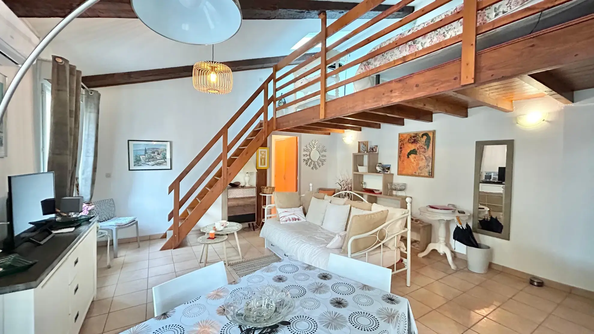 Appartement rénové en plein centre d'Argelès Village avec mezzanine 