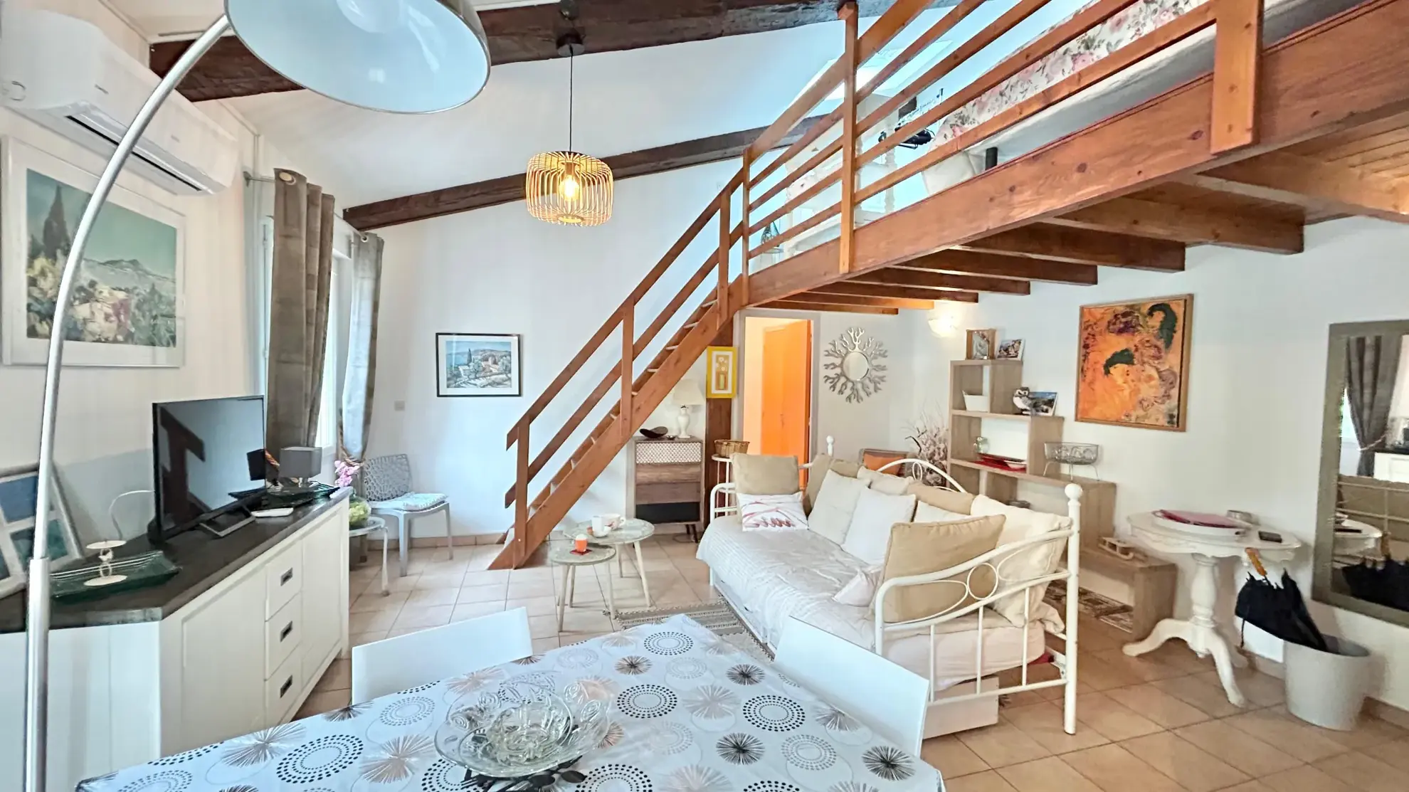 Appartement rénové en plein centre d'Argelès Village avec mezzanine 