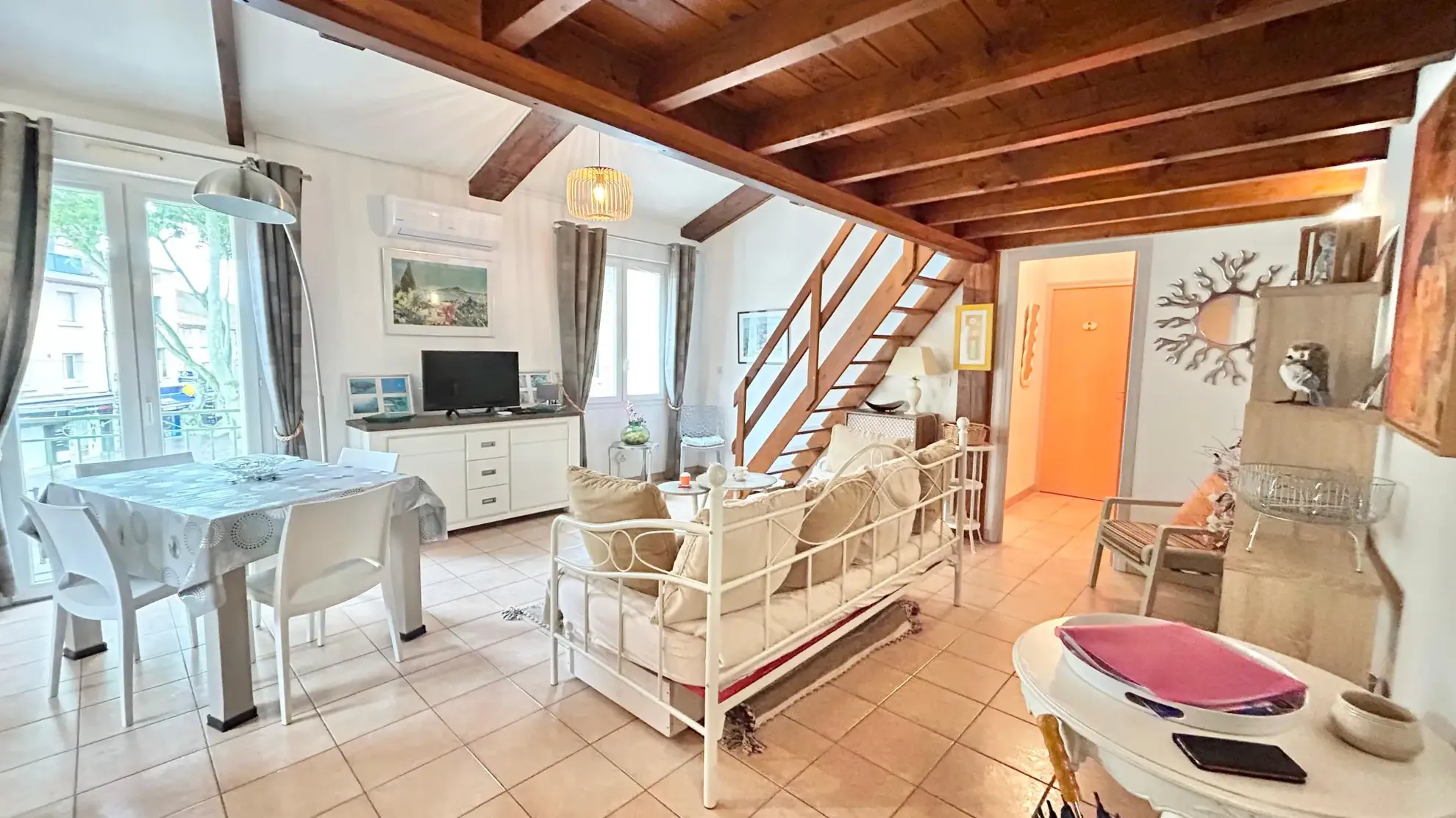 Appartement rénové en plein centre d'Argelès Village avec mezzanine 