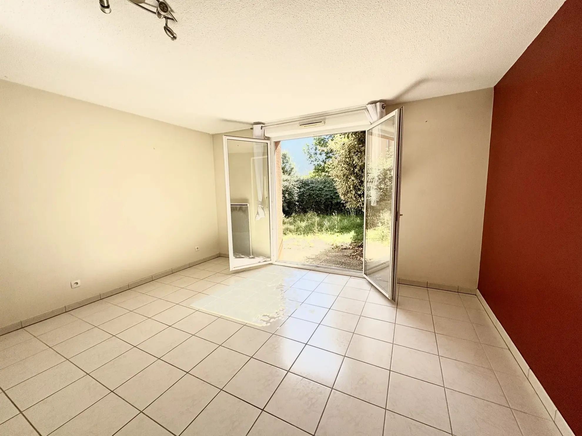 Maison moderne 66 m2 avec jardin privé à La Salvetat Saint-Gilles 