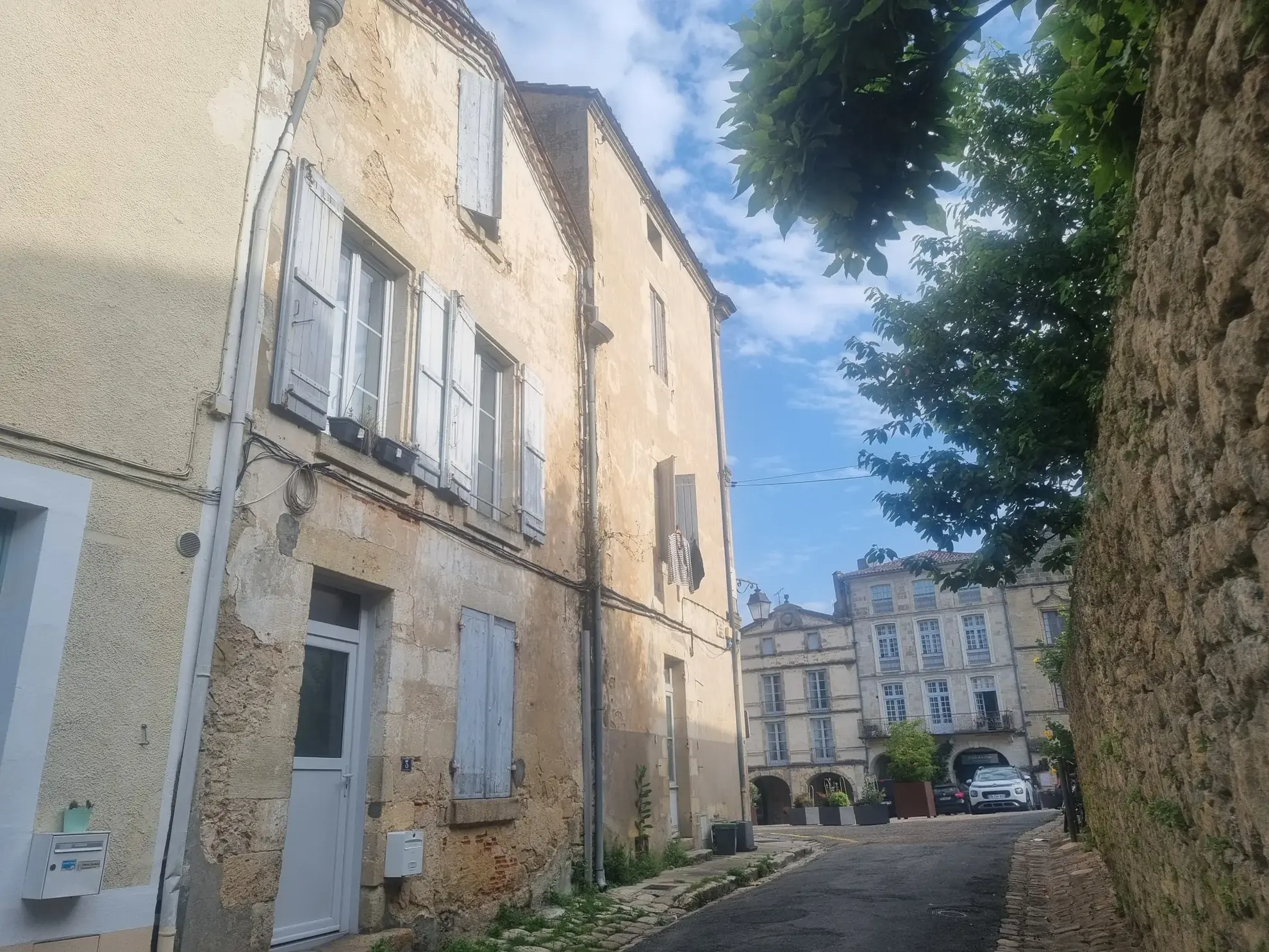 Immeuble historique en vente à Bazas, 250 m² avec 4 logements loués 