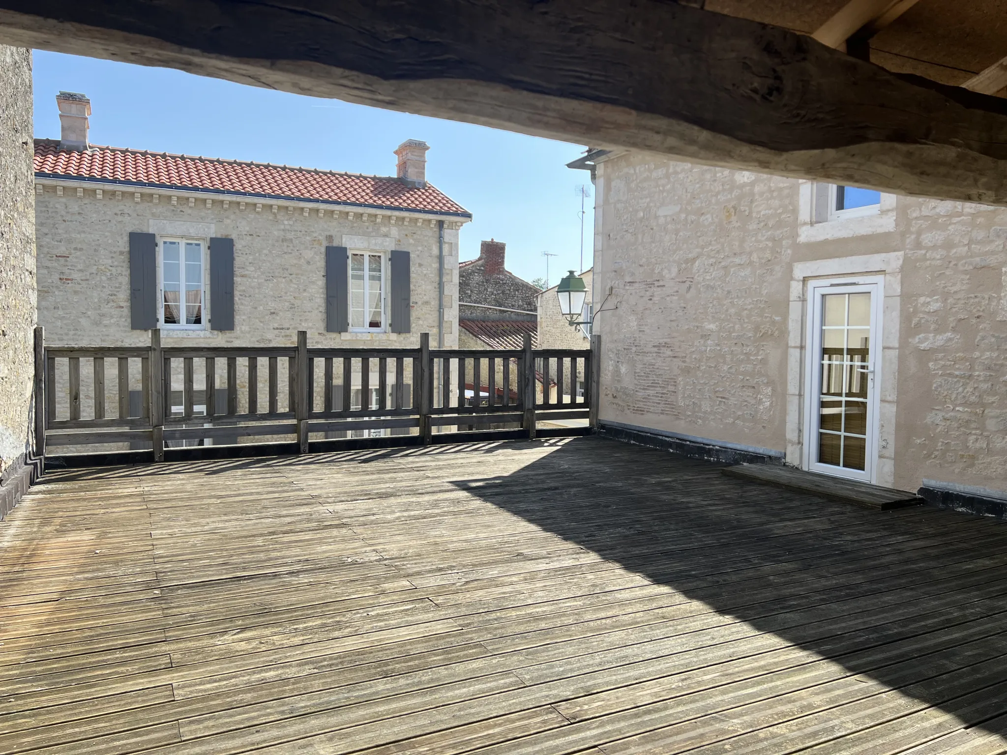 Charmante maison de ville rénovée avec terrasse à Saint-Jean-d’Hermine 