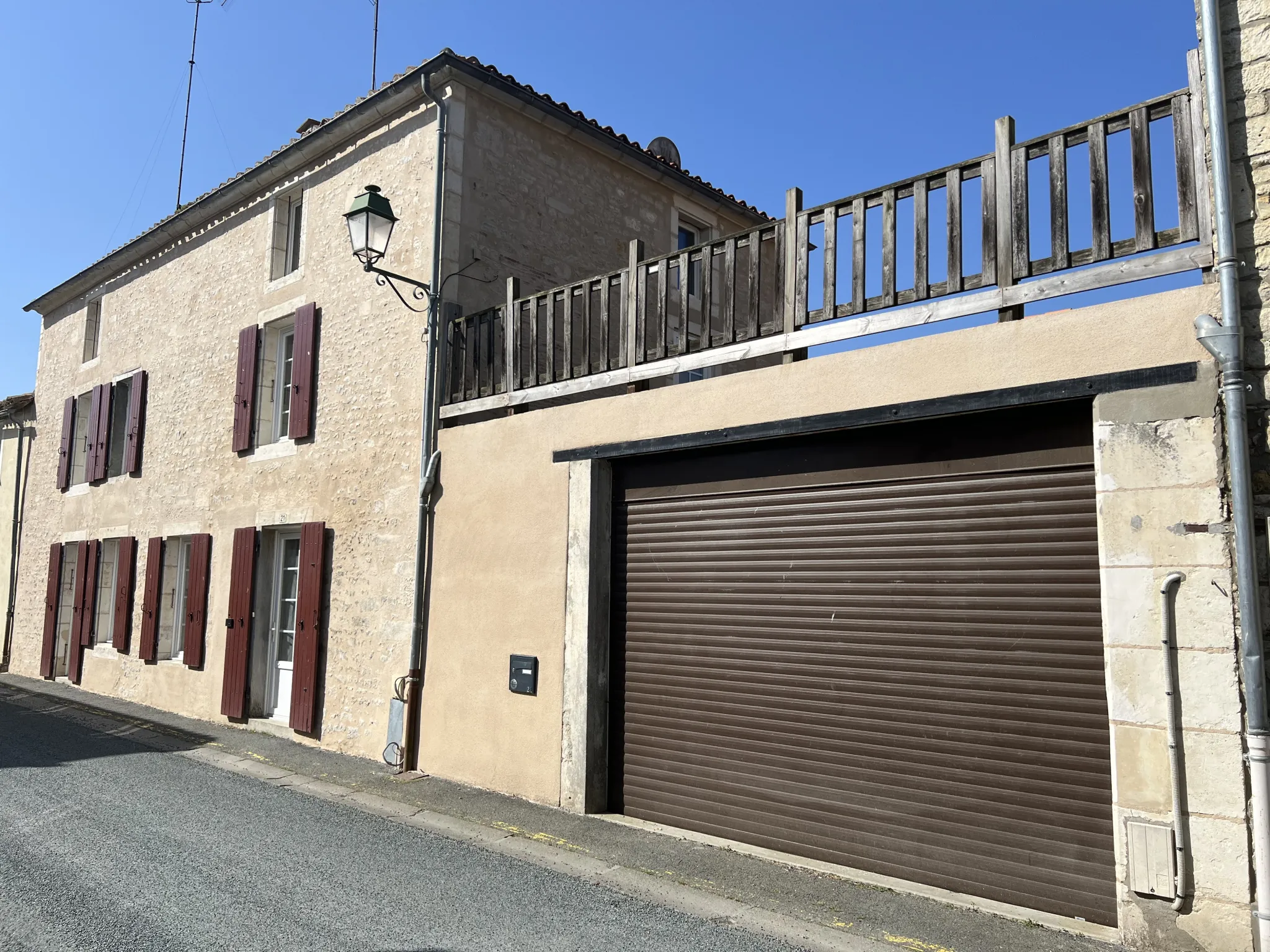Charmante maison de ville rénovée avec terrasse à Saint-Jean-d’Hermine 