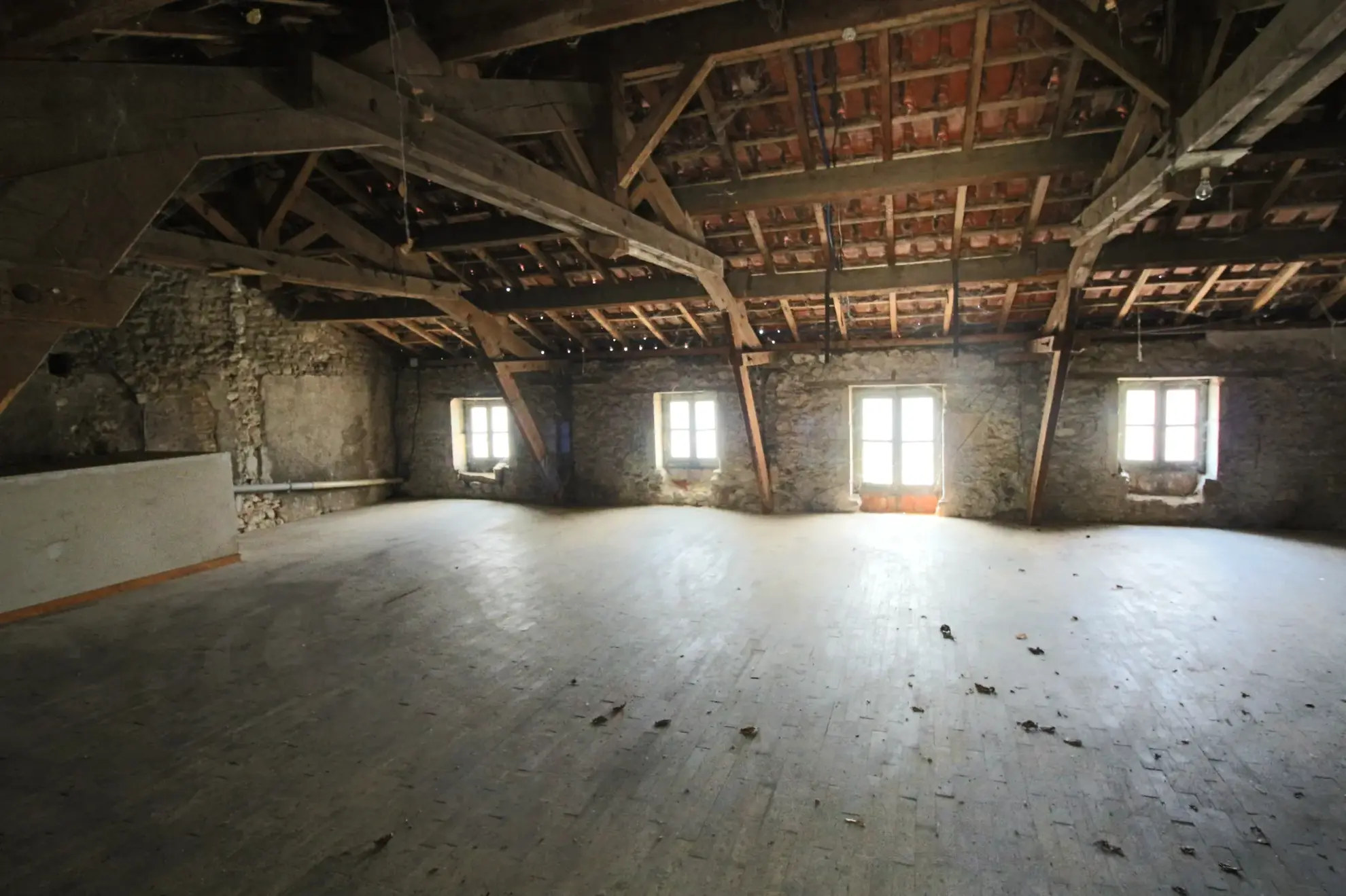 Immeuble à vendre au centre de Puy l'Évêque - Opportunité d'investissement avec revenu locatif 