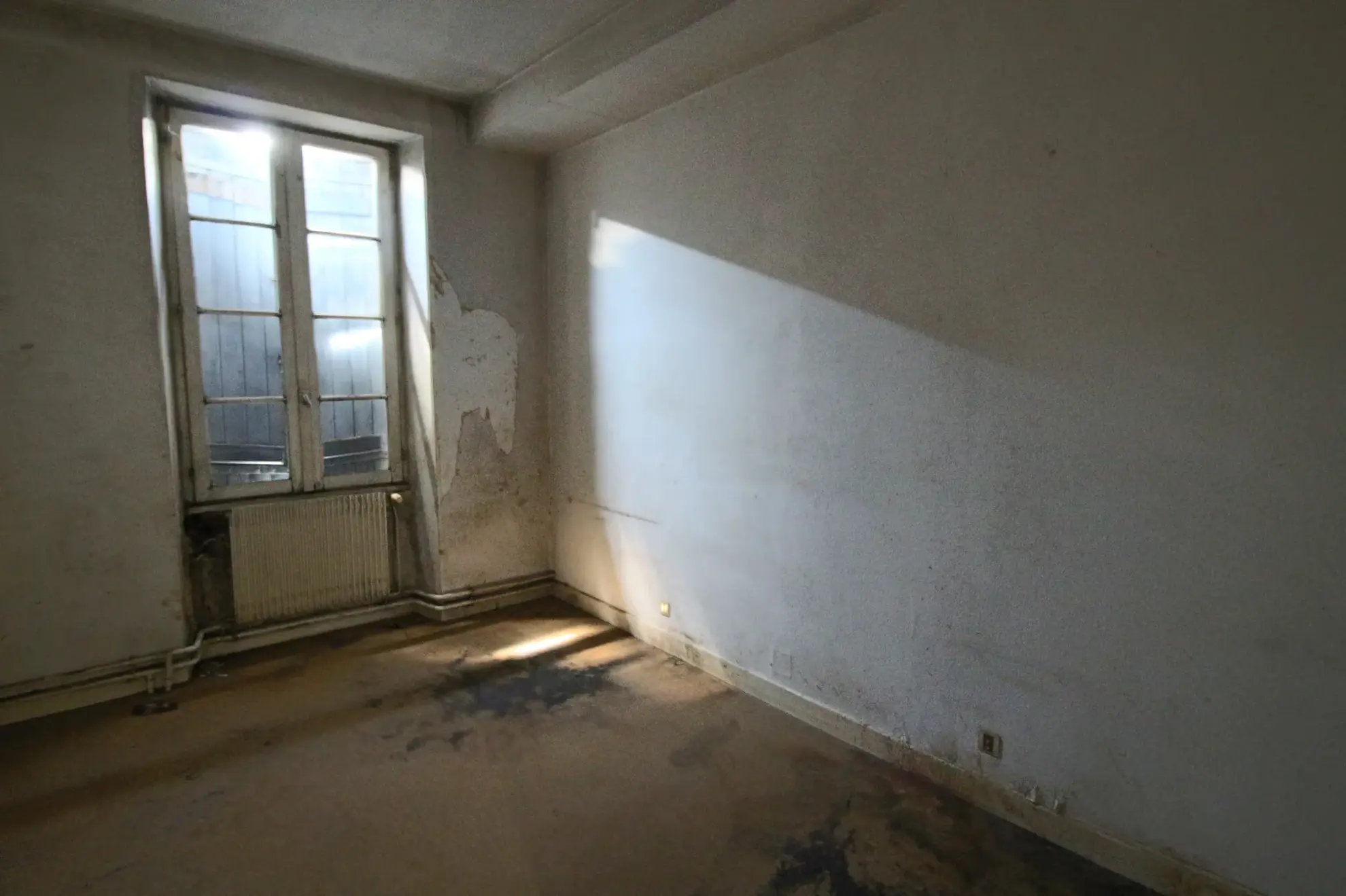 Immeuble à vendre au centre de Puy l'Évêque - Opportunité d'investissement avec revenu locatif 