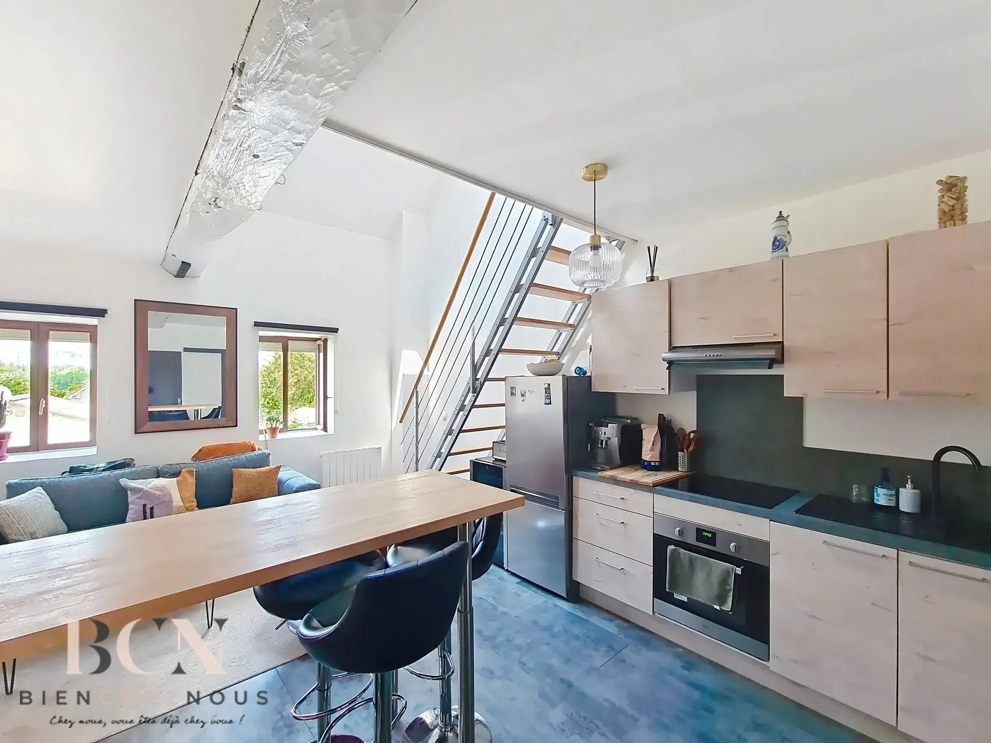 Appartement T2 avec mezzanine à Mours - 40 m², proche gare et espace extérieur privé 