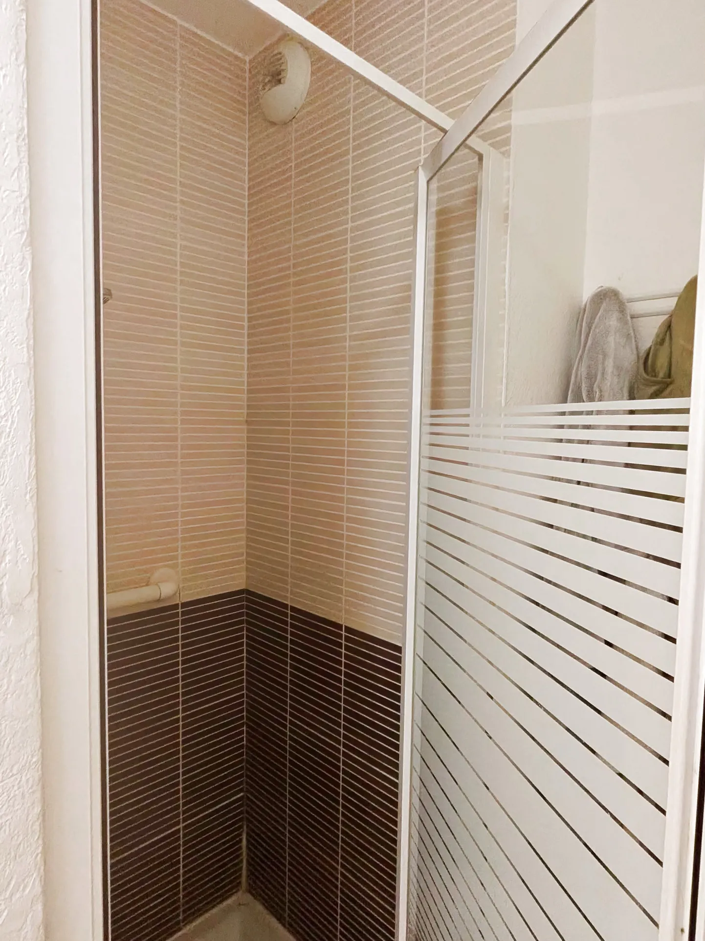 À vendre appartement T2 lumineux avec terrasse à Béziers, résidence sécurisée 