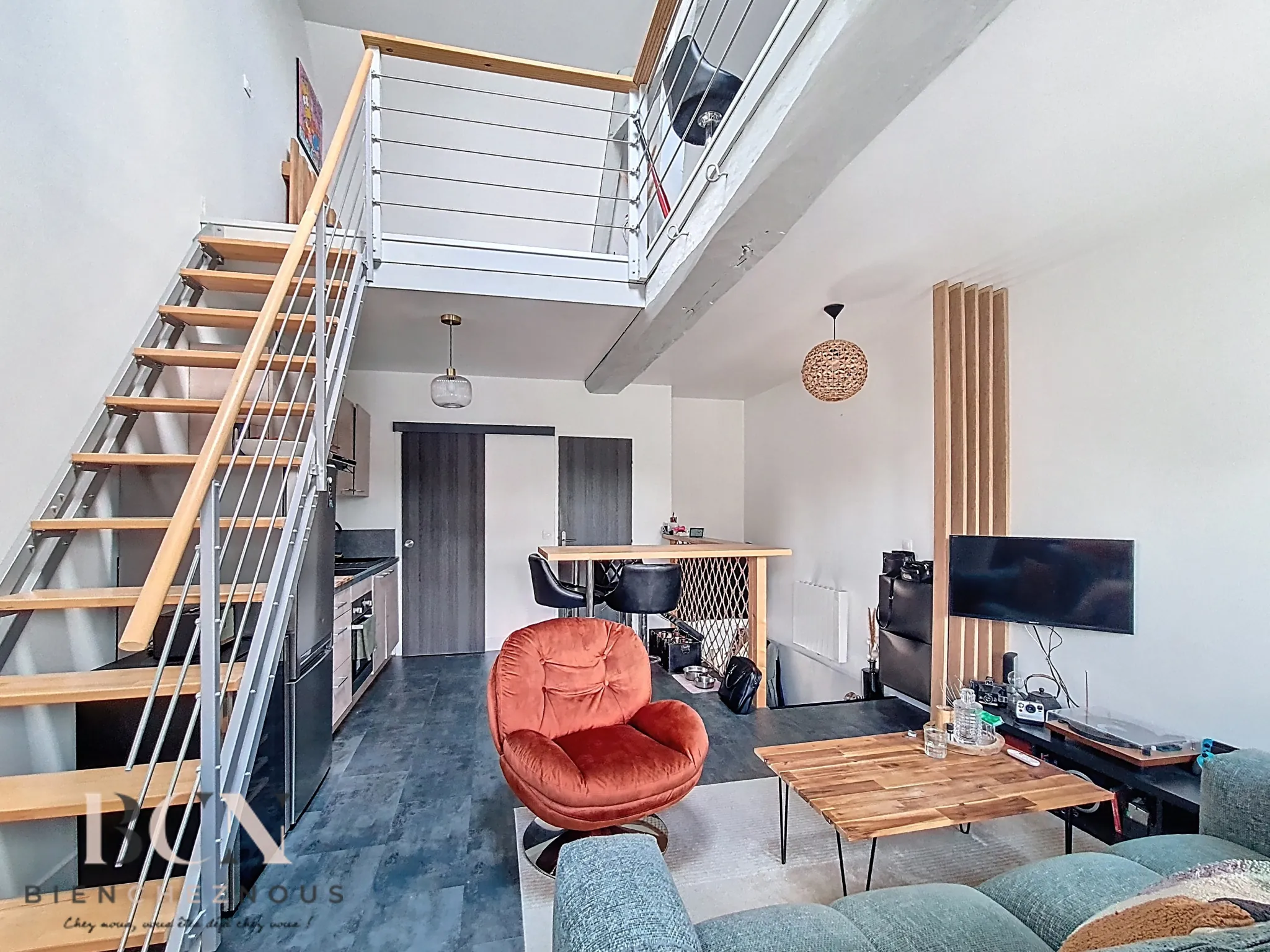 Appartement T2 avec mezzanine à Mours - 40 m², proche gare et espace extérieur privé