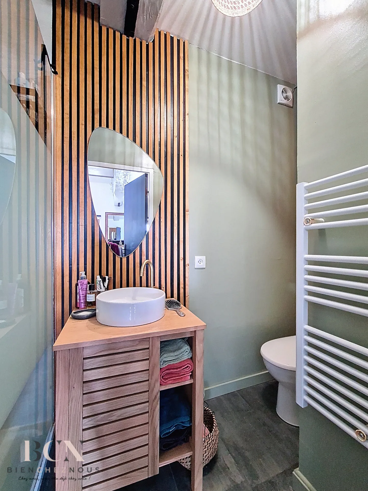 Appartement T2 avec mezzanine à Mours - 40 m², proche gare et espace extérieur privé 