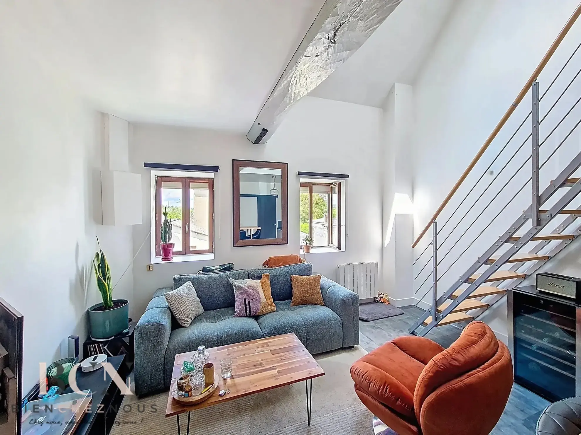 Appartement T2 avec mezzanine à Mours - 40 m², proche gare et espace extérieur privé 