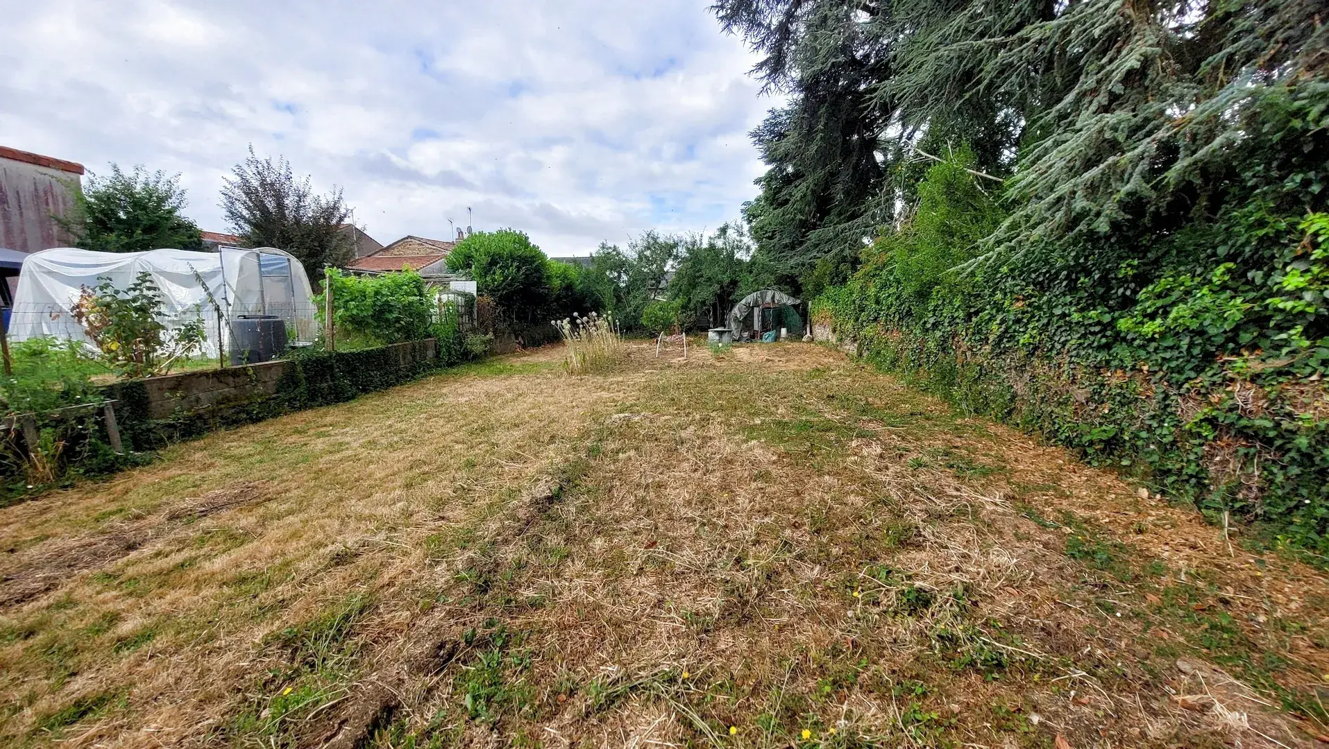 Terrain de 325m² à vendre à Chemillé – Idéal potager ou verger 