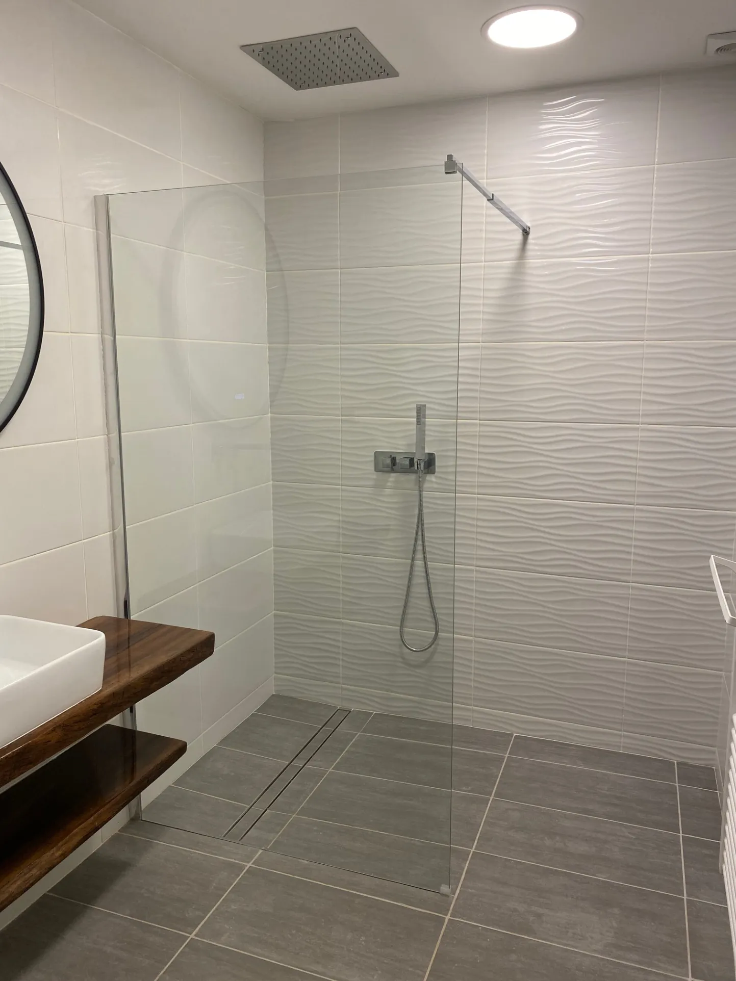 Maison en pierre rénovée avec grand potentiel à Villetoureix en Dordogne 