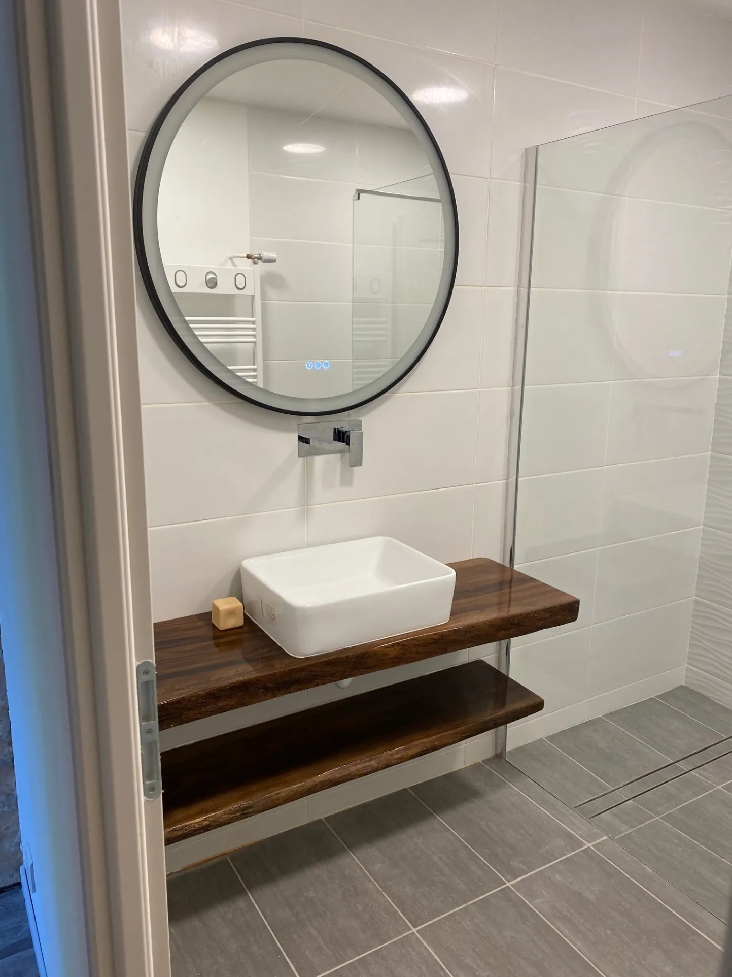 Maison en pierre rénovée avec grand potentiel à Villetoureix en Dordogne 