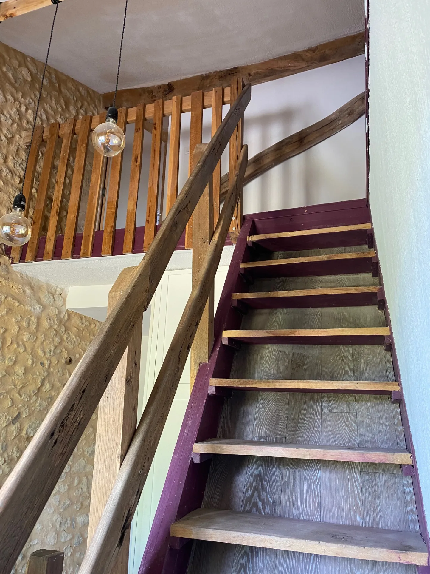 Maison en pierre rénovée avec grand potentiel à Villetoureix en Dordogne 