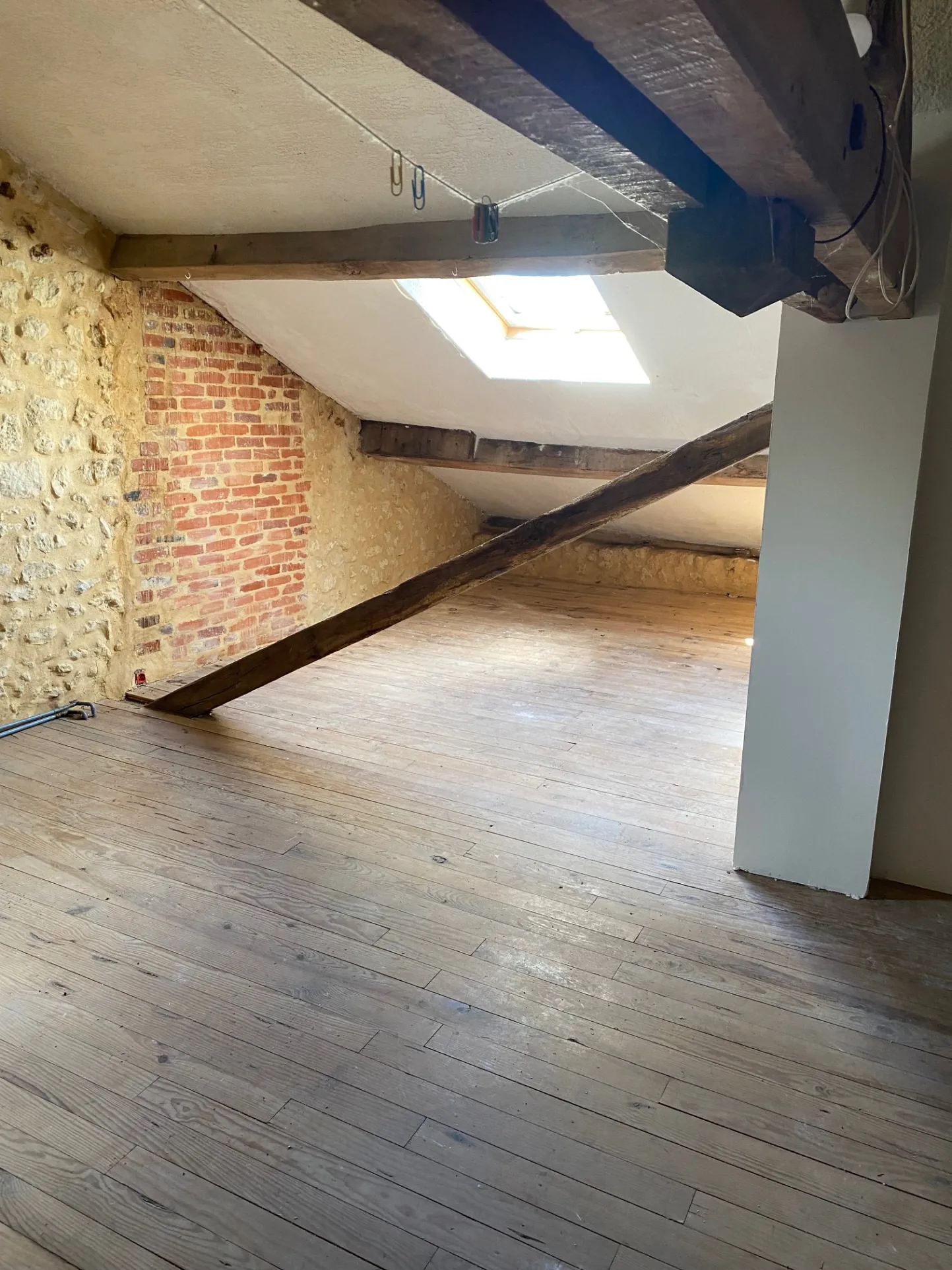 Maison en pierre rénovée avec grand potentiel à Villetoureix en Dordogne 