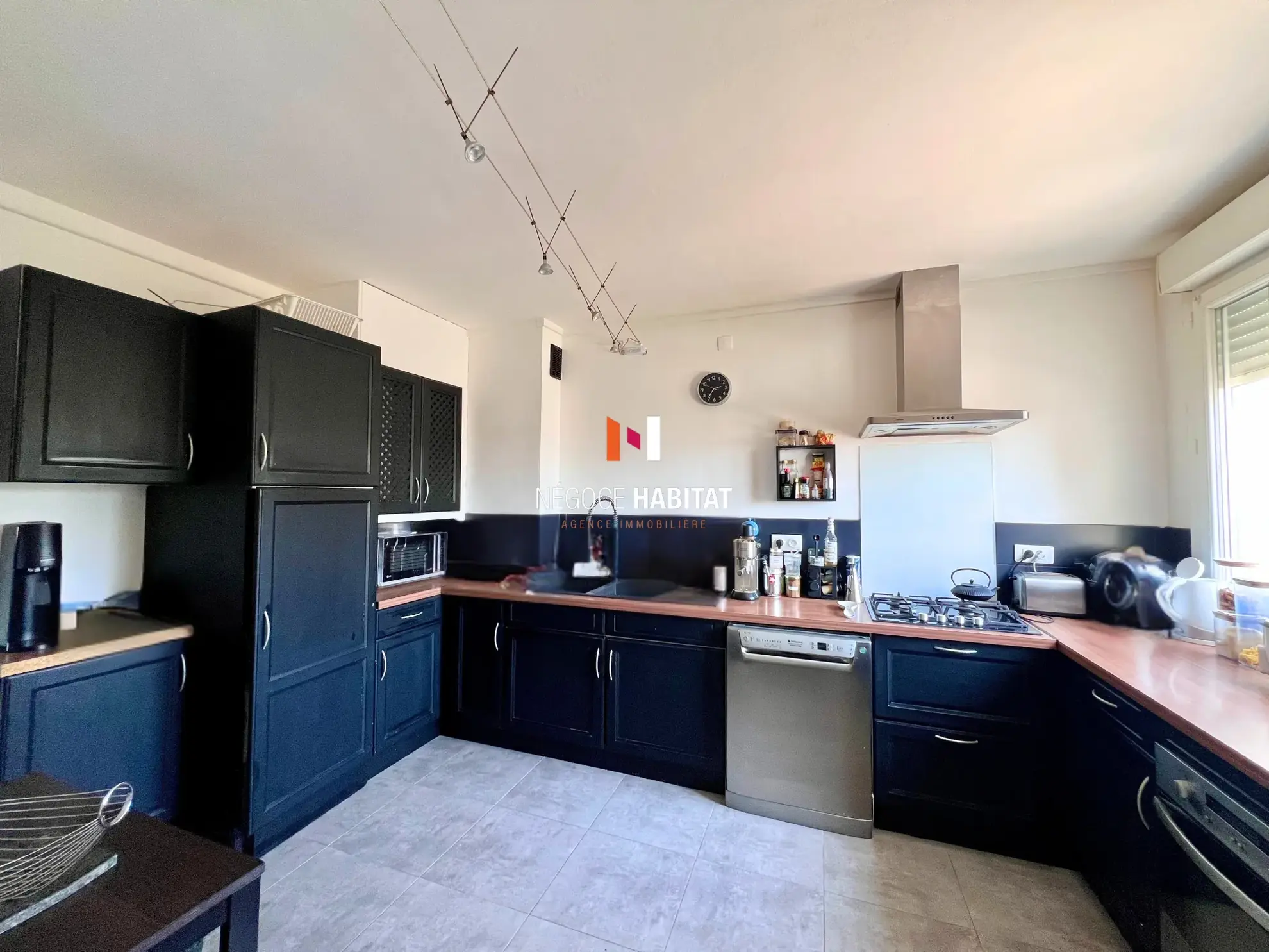 Appartement T4 à Lunel de 76,7 m² avec balcon et parking privé 