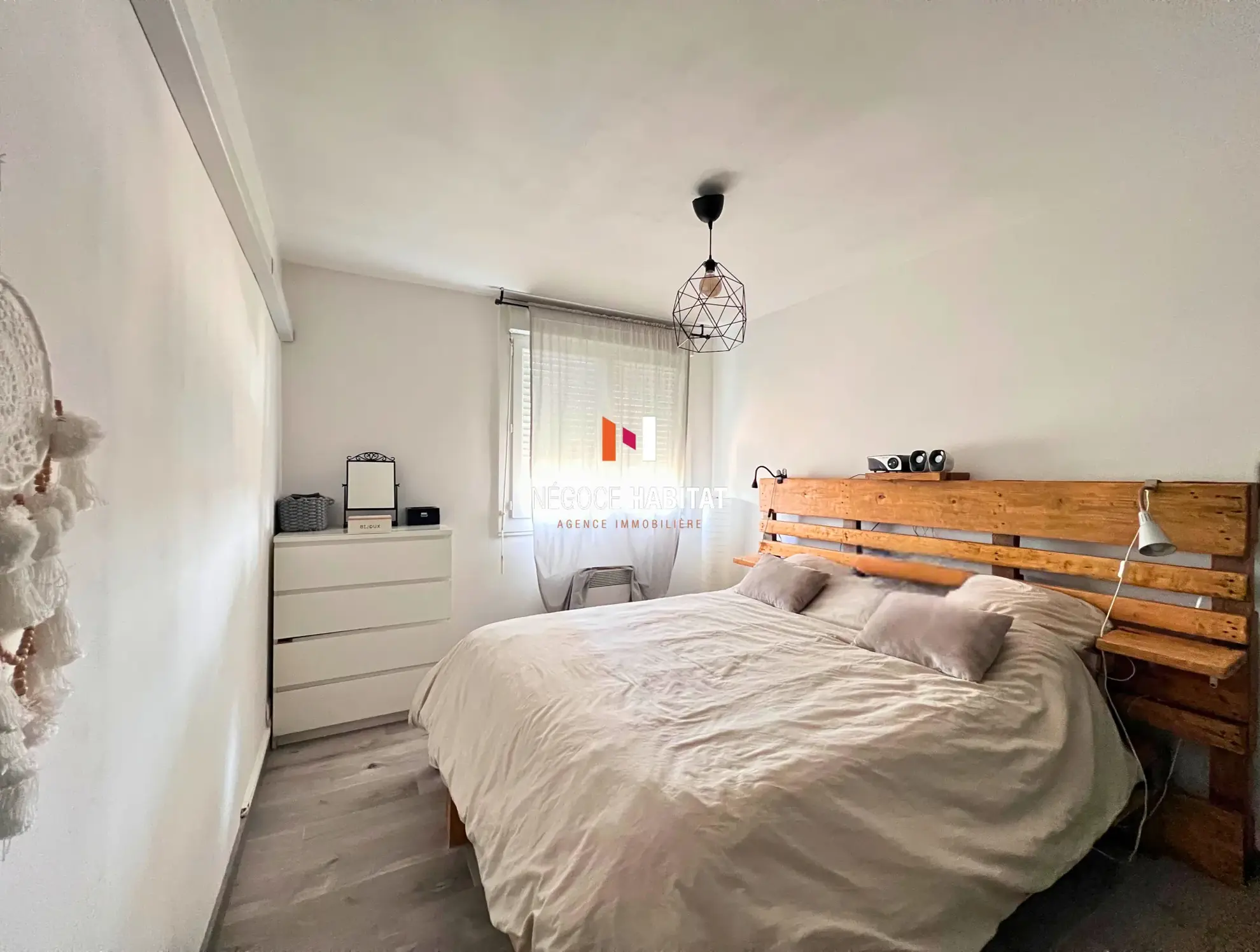 Appartement T4 à Lunel de 76,7 m² avec balcon et parking privé 