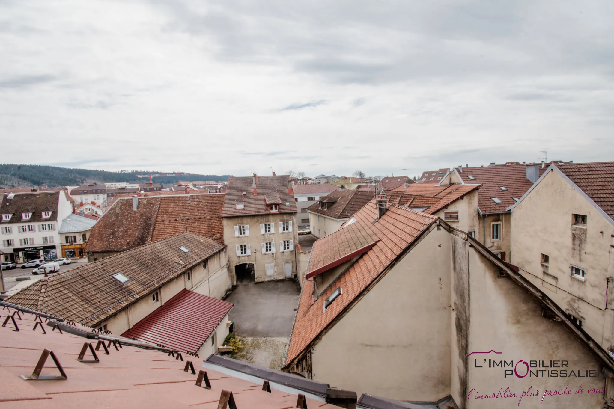 Appartement duplex 2 pièces avec loggia et cave à Pontarlier centre-ville 