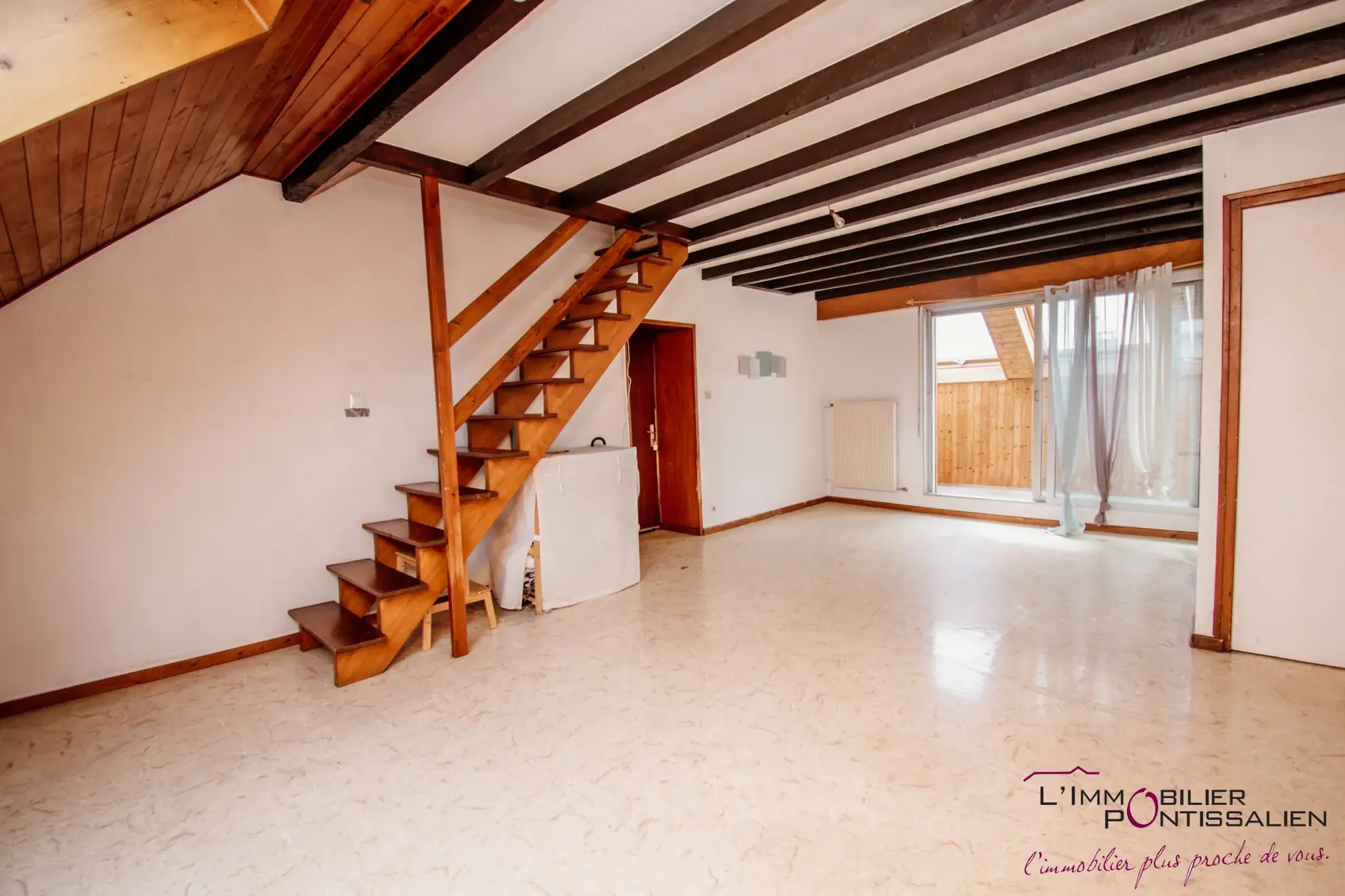Appartement duplex 2 pièces avec loggia et cave à Pontarlier centre-ville 
