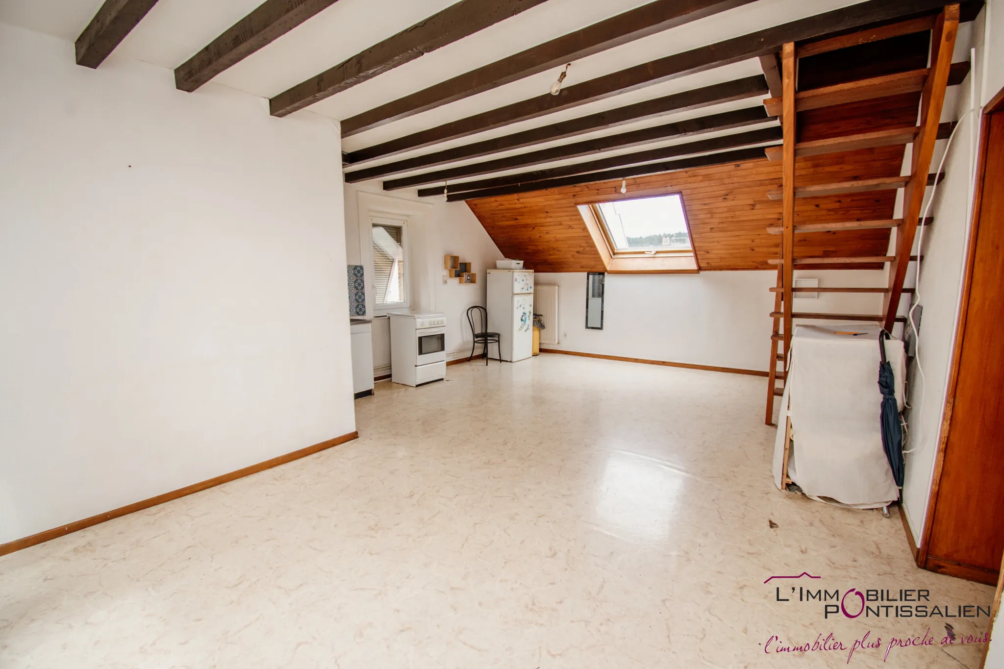 Appartement duplex 2 pièces avec loggia et cave à Pontarlier centre-ville 