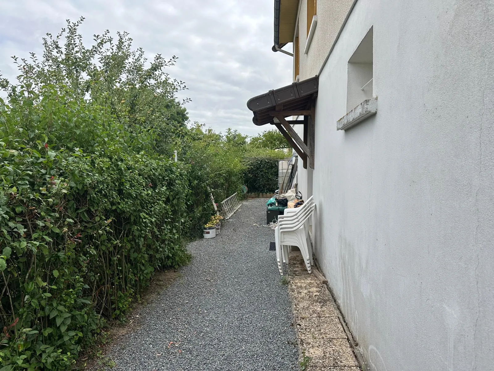 Pavillon avec sous-sol à Cercy la Tour, 3 chambres, terrain clos 