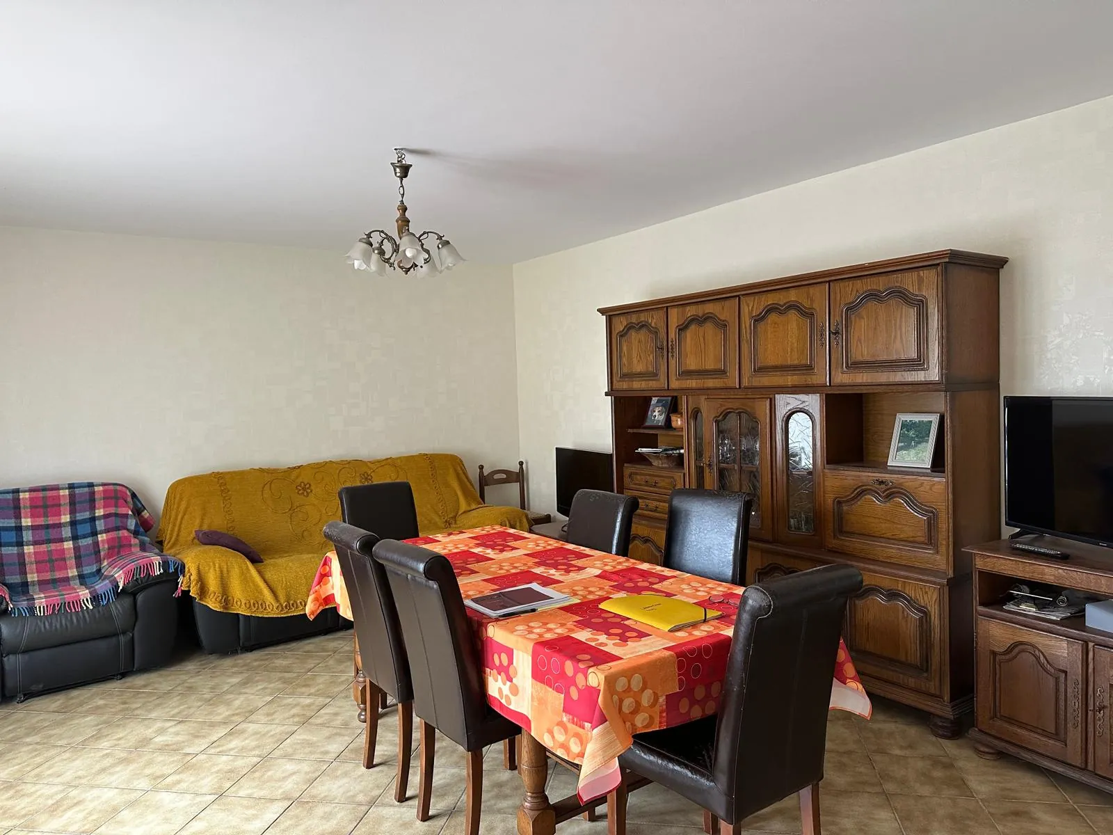 Pavillon avec sous-sol à Cercy la Tour, 3 chambres, terrain clos 