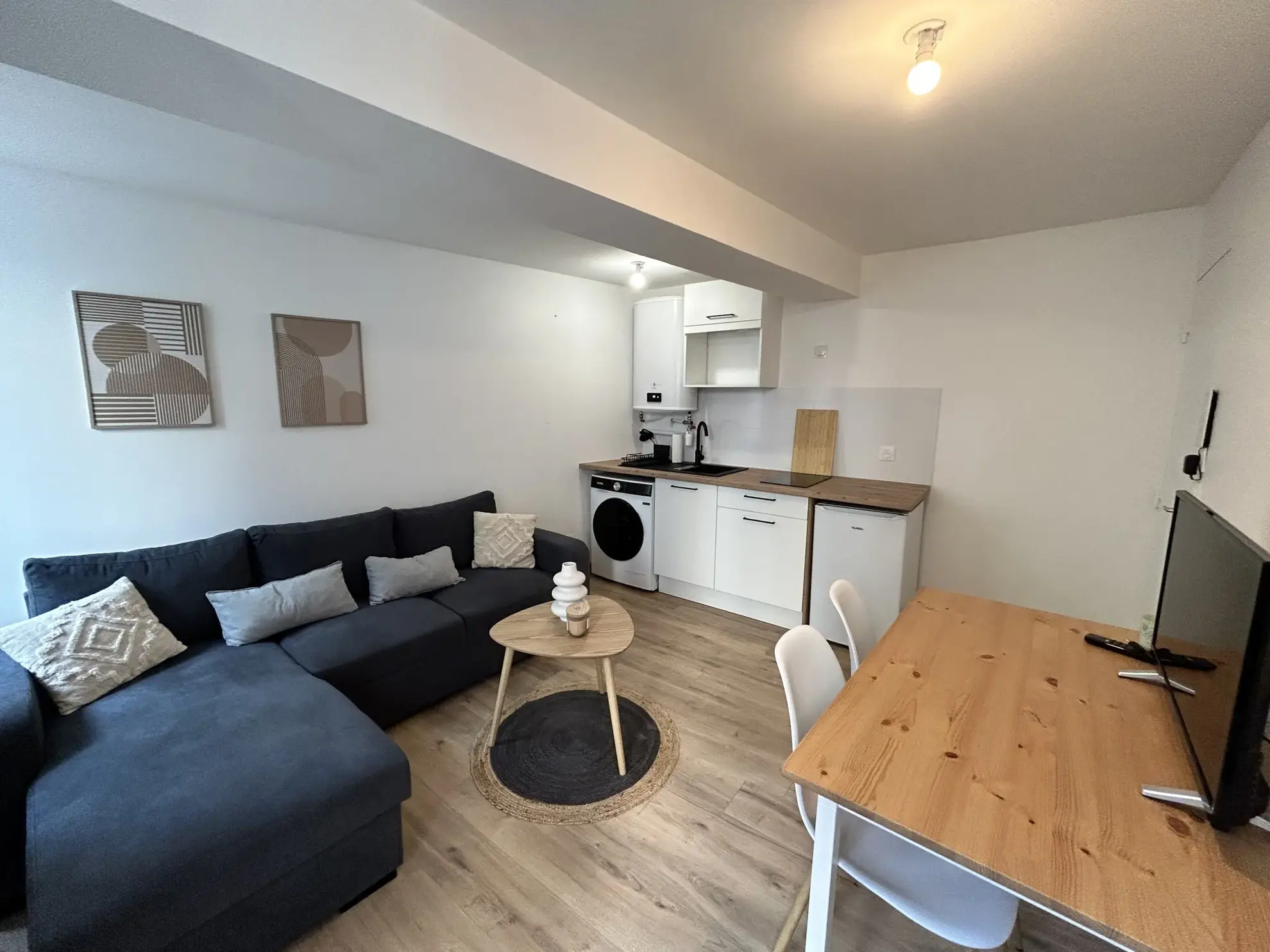 Immeuble de rapport rénové à Labruguière avec 3 appartements meublés et rendement locatif optimal