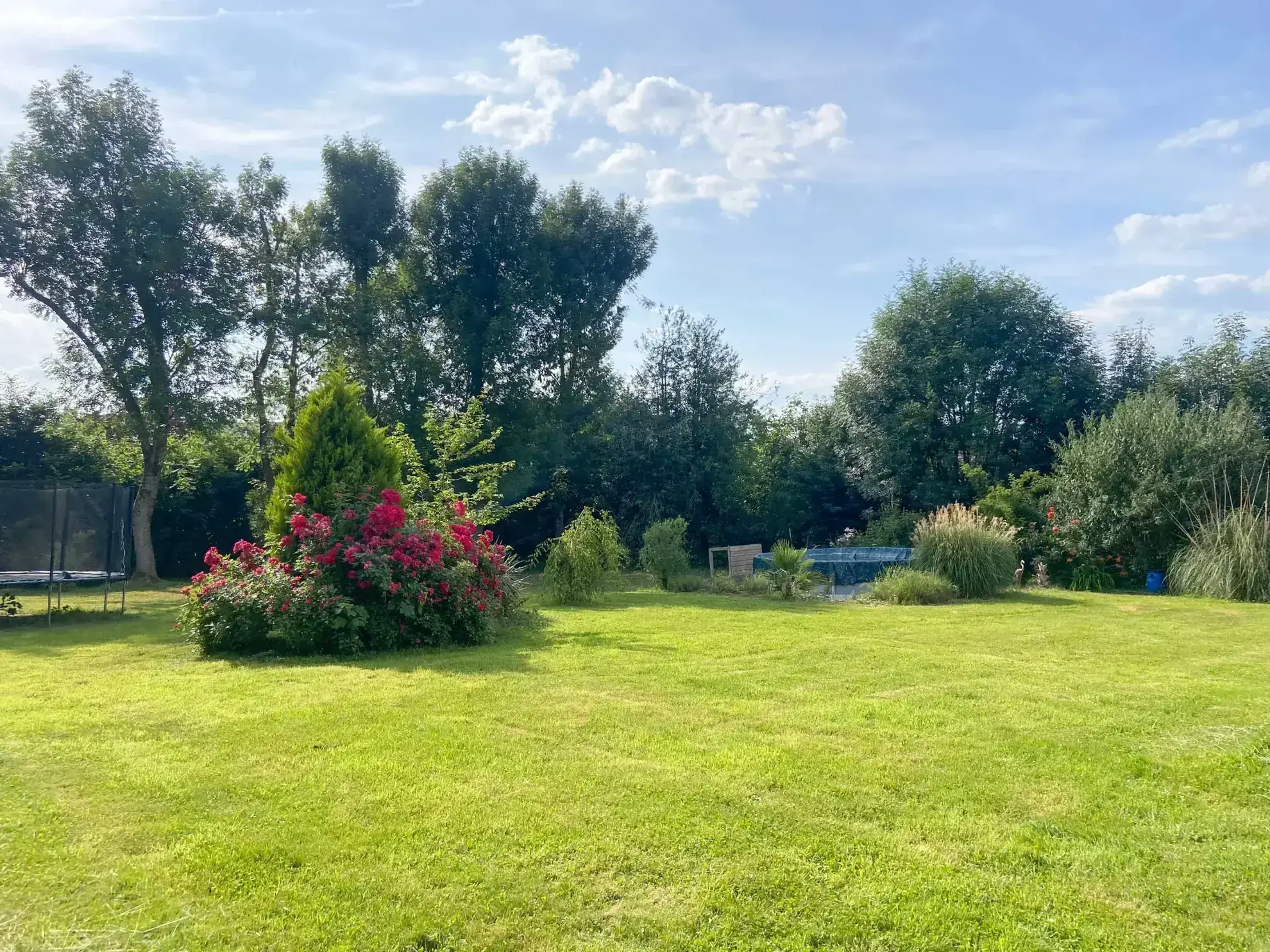 Maison individuelle en brique à Jeumont avec terrasse et terrain arboré 