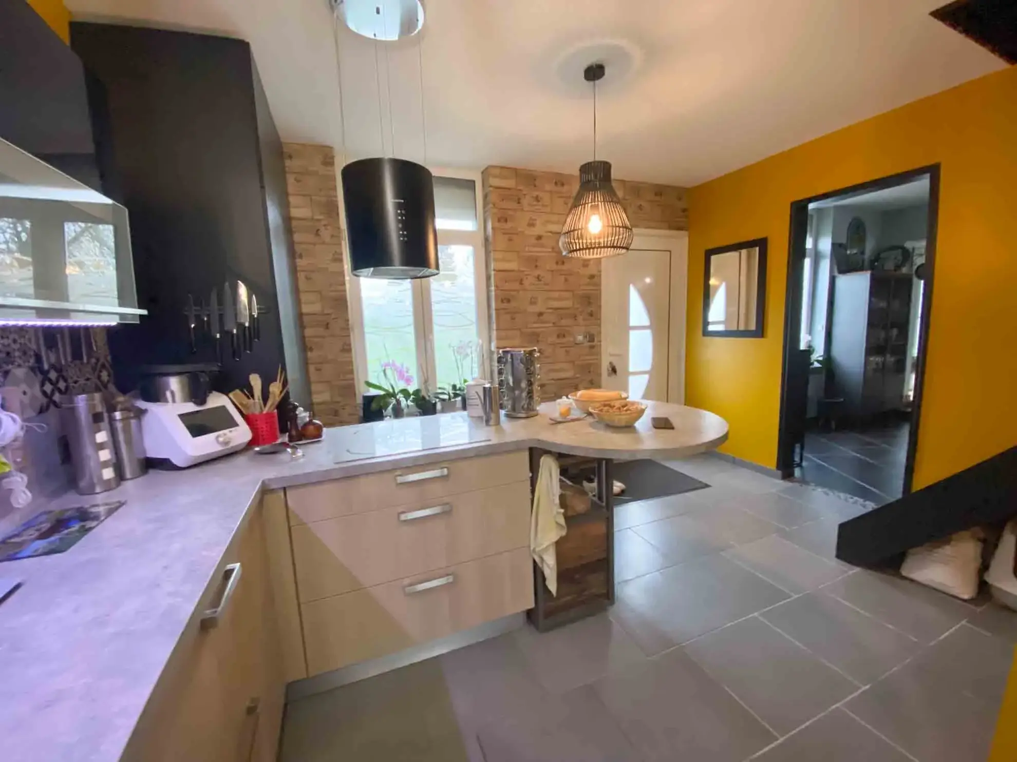 Maison individuelle en brique à Jeumont avec terrasse et terrain arboré 