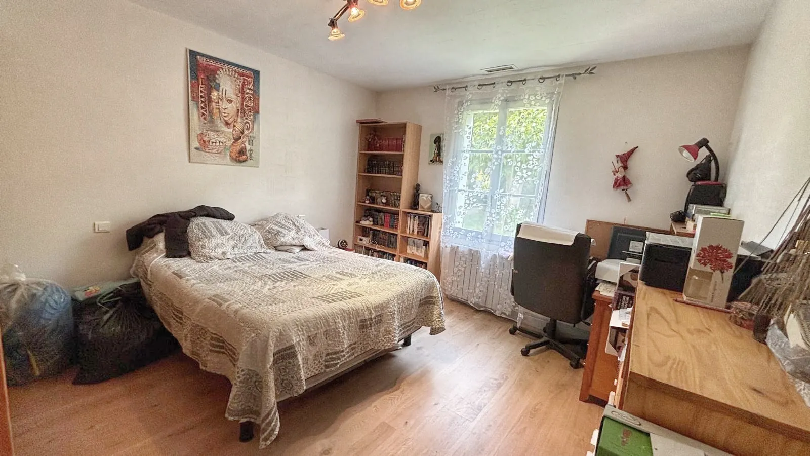 Maison traditionnelle de 112 m² avec hangar de 170 m² et grand terrain à Bajamont 