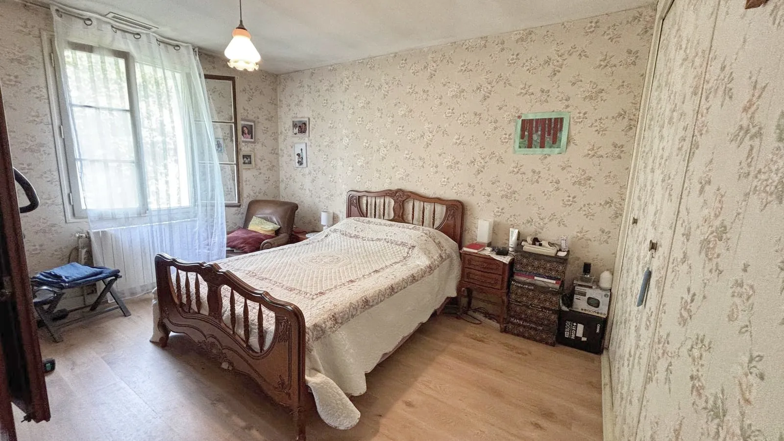 Maison traditionnelle de 112 m² avec hangar de 170 m² et grand terrain à Bajamont 