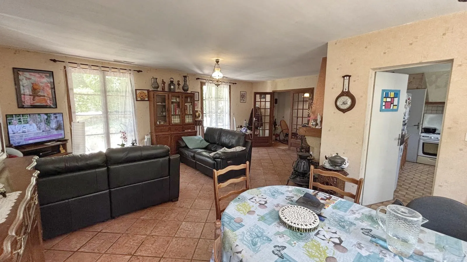 Maison traditionnelle de 112 m² avec hangar de 170 m² et grand terrain à Bajamont 