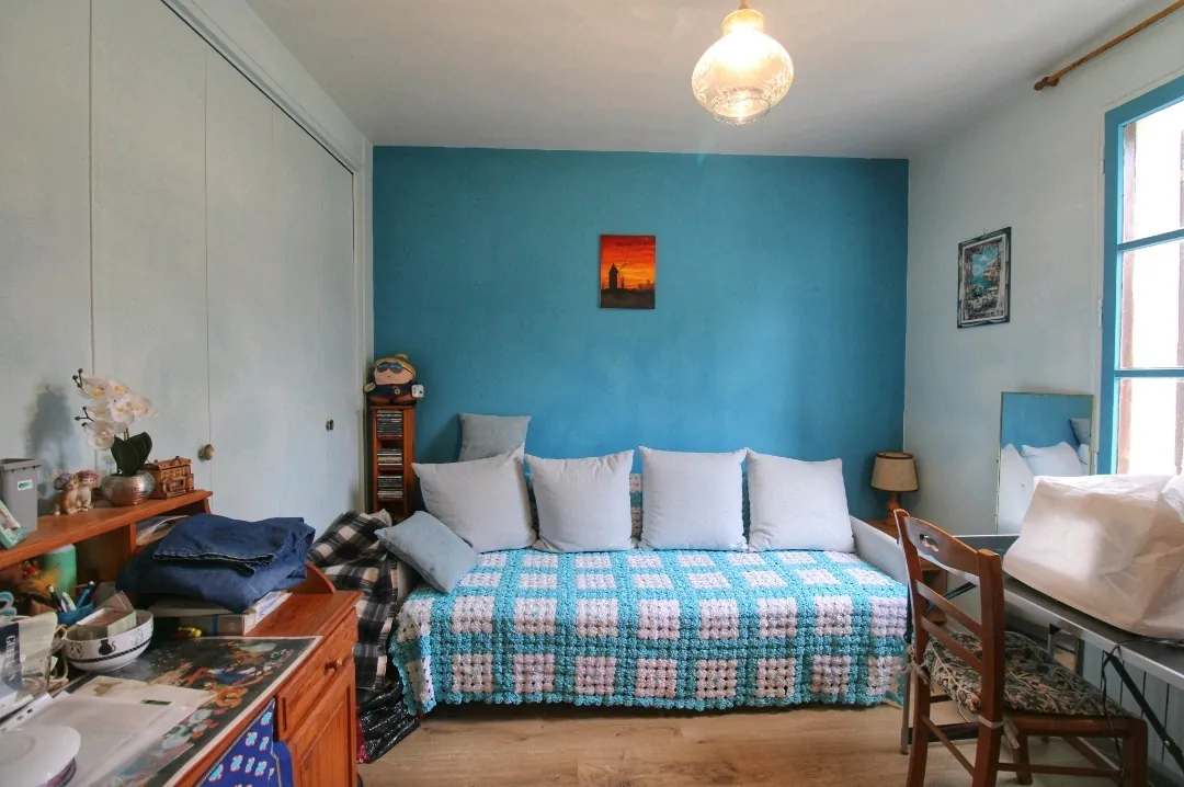 Maison traditionnelle de 112 m² avec hangar de 170 m² et grand terrain à Bajamont 