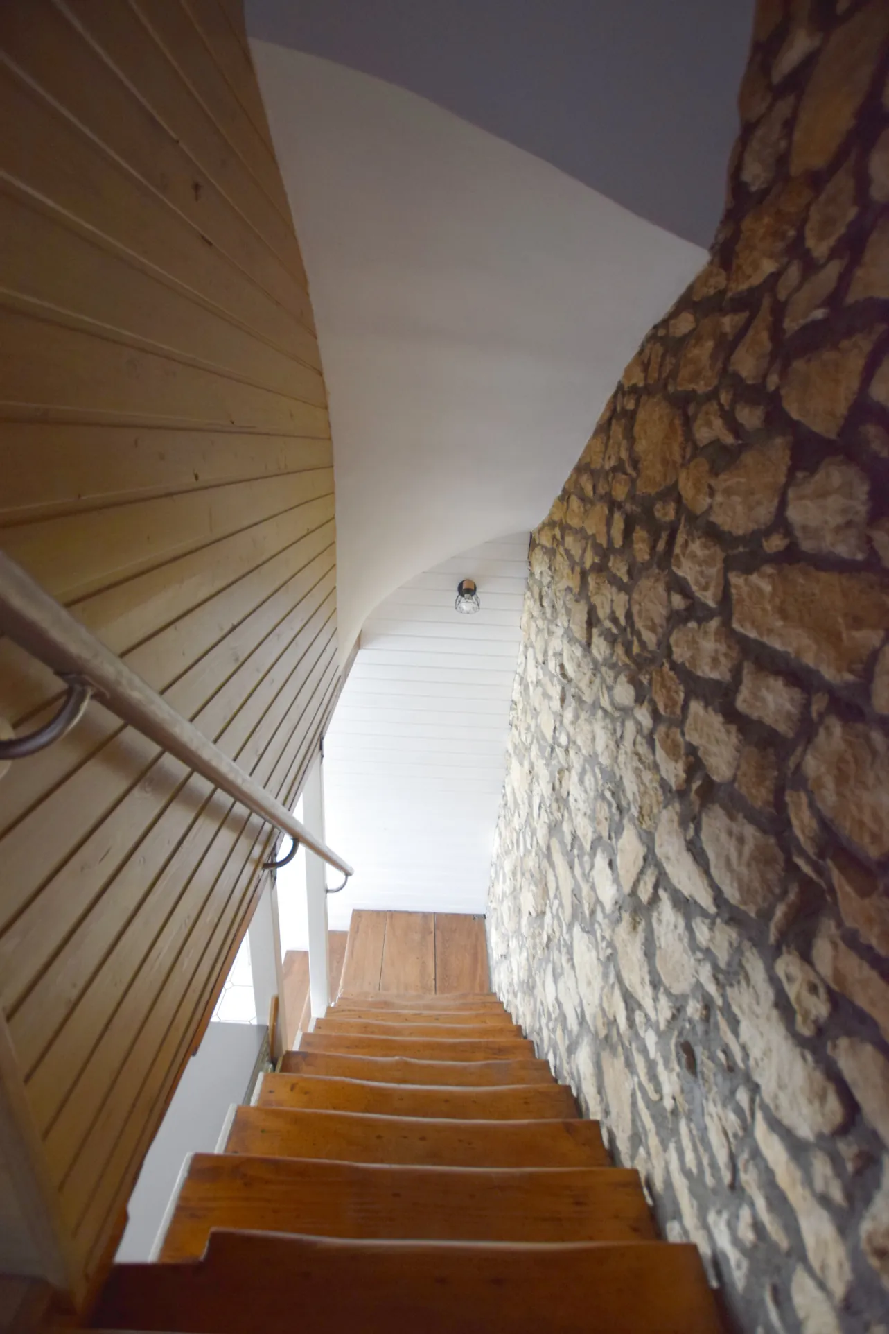 Charmante maison de ville lumineuse à Valentigney avec terrasse et terrain de 5,20 ares 