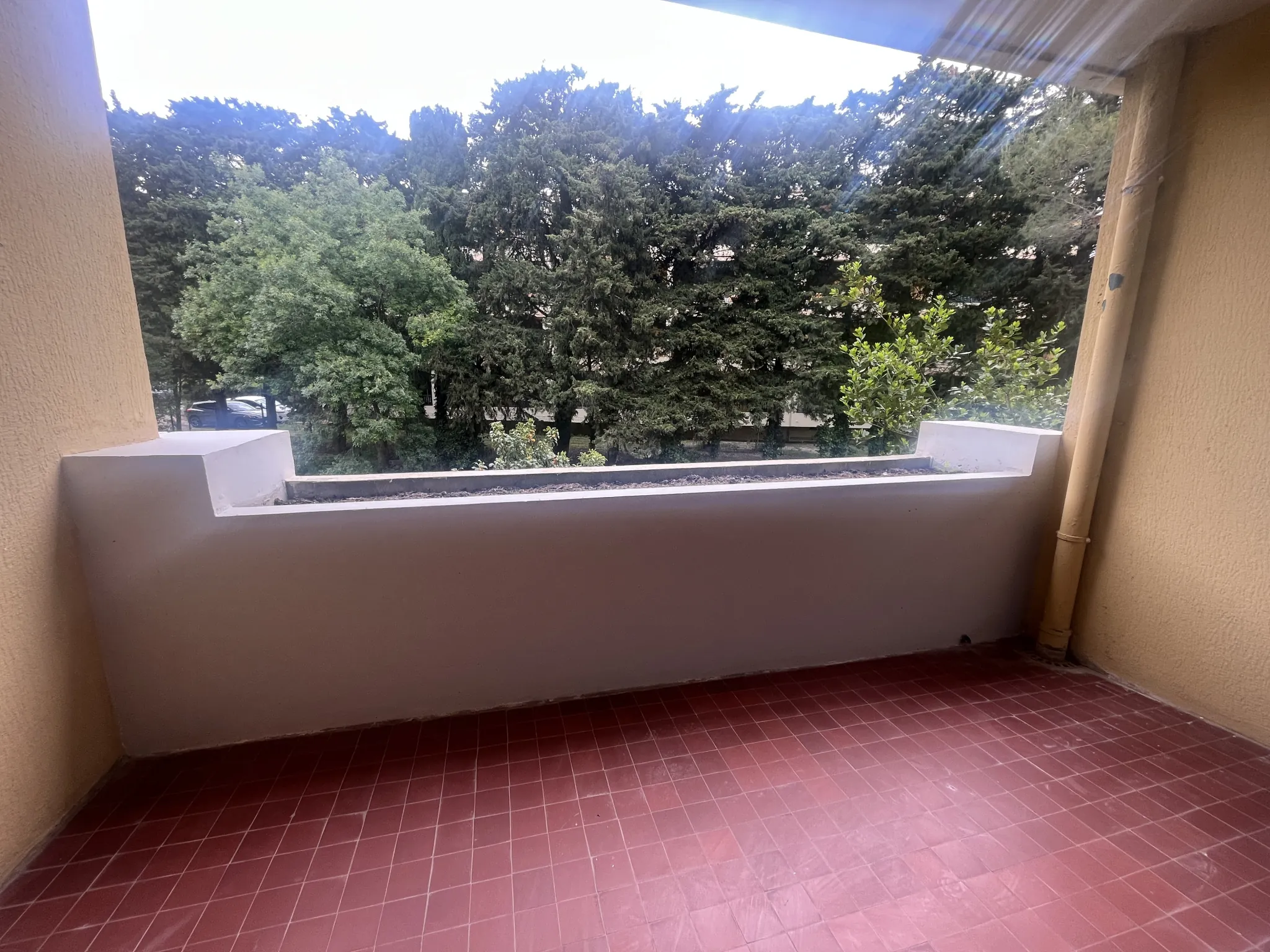 Appartement T2 avec balcon à Carry-le-Rouet, résidence sécurisée, proche du centre-ville 