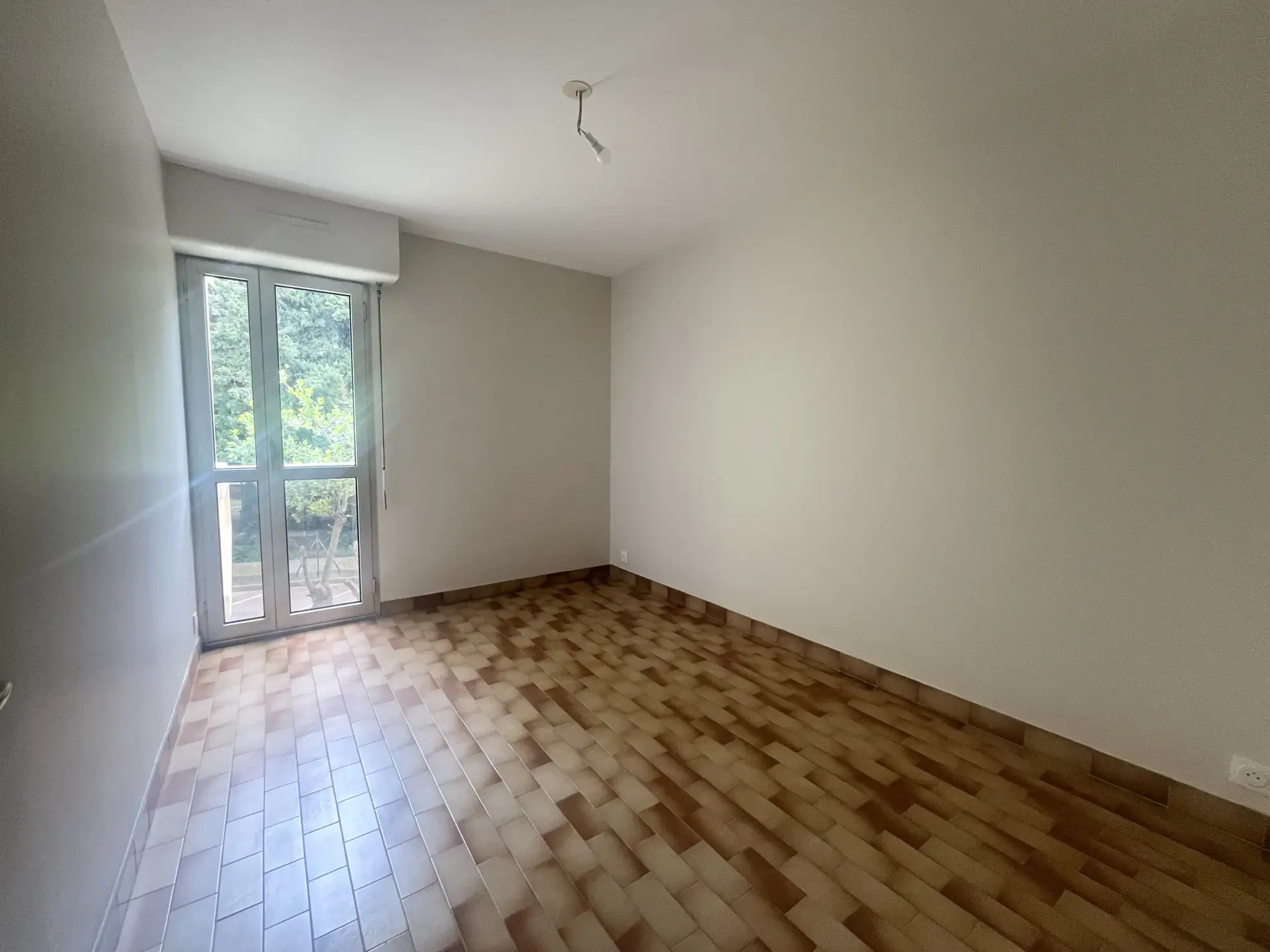 Appartement T2 avec balcon à Carry-le-Rouet, résidence sécurisée, proche du centre-ville 