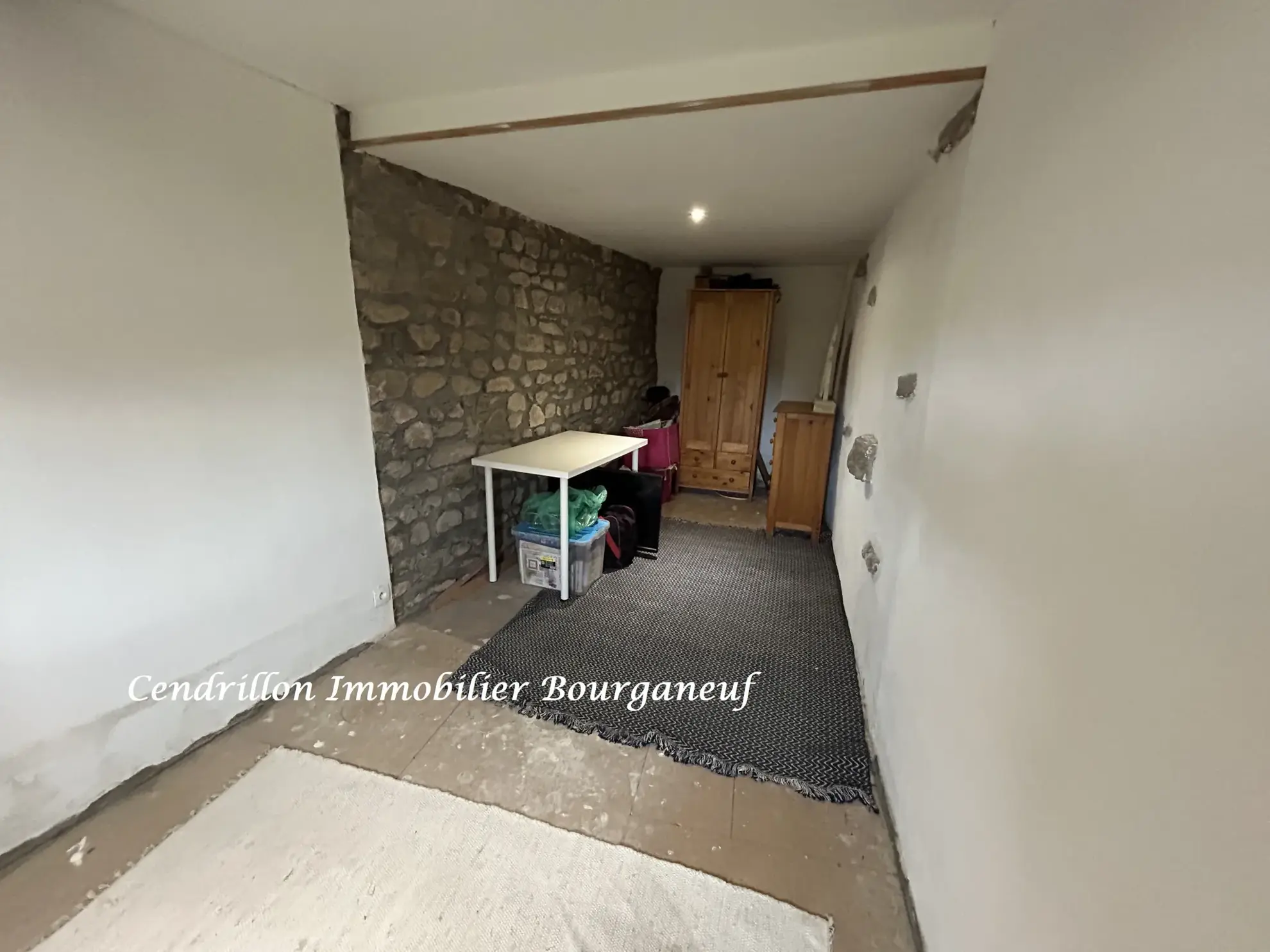 Maison en pierre de 60m² avec 2 chambres à Soubrebost, proche commodités 