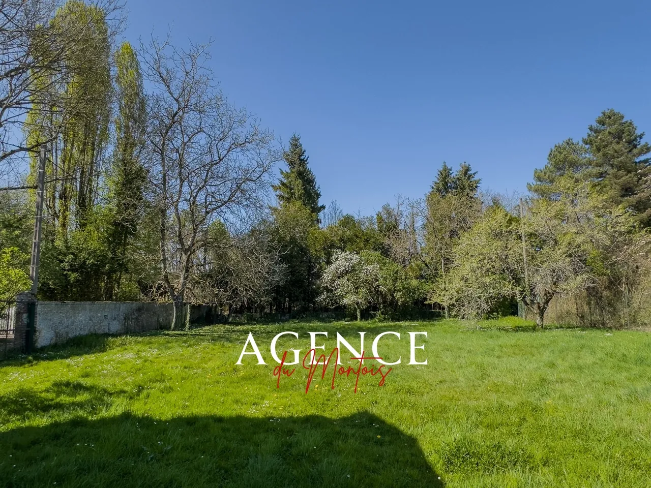 Maison de village à rénover avec dépendances à Donnemarie-Dontilly 