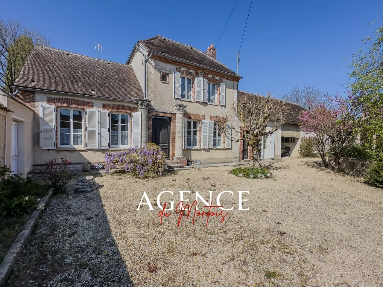 Maison de village à rénover avec dépendances à Donnemarie-Dontilly 