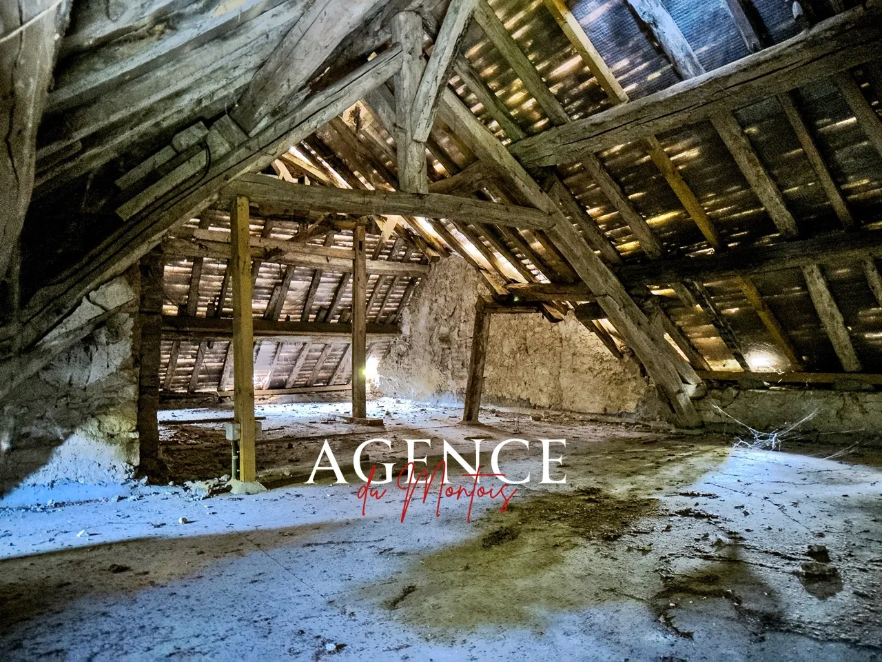 Maison de village à rénover avec dépendances à Donnemarie-Dontilly 