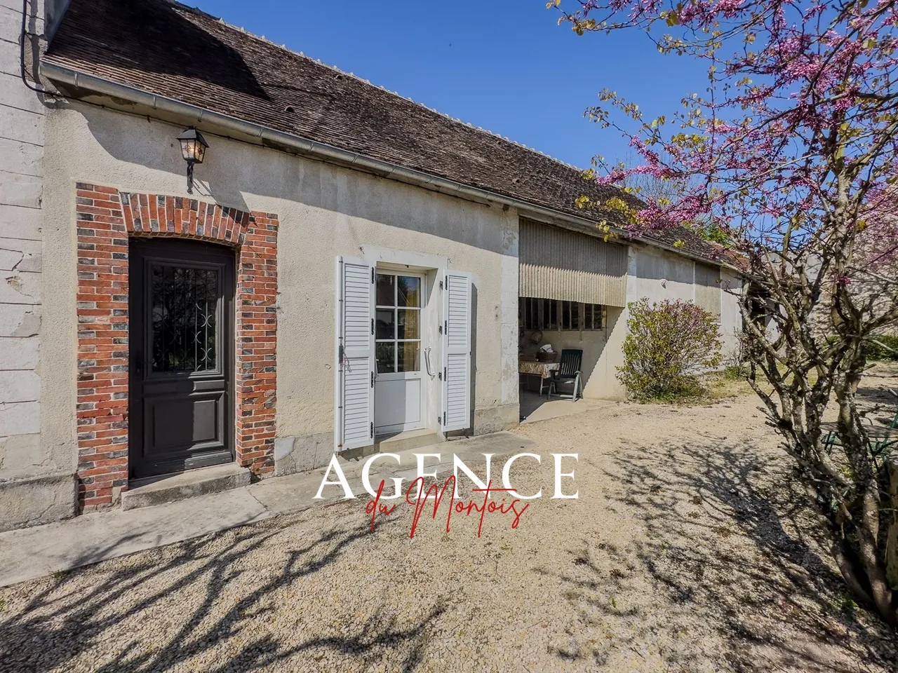 Maison de village à rénover avec dépendances à Donnemarie-Dontilly 