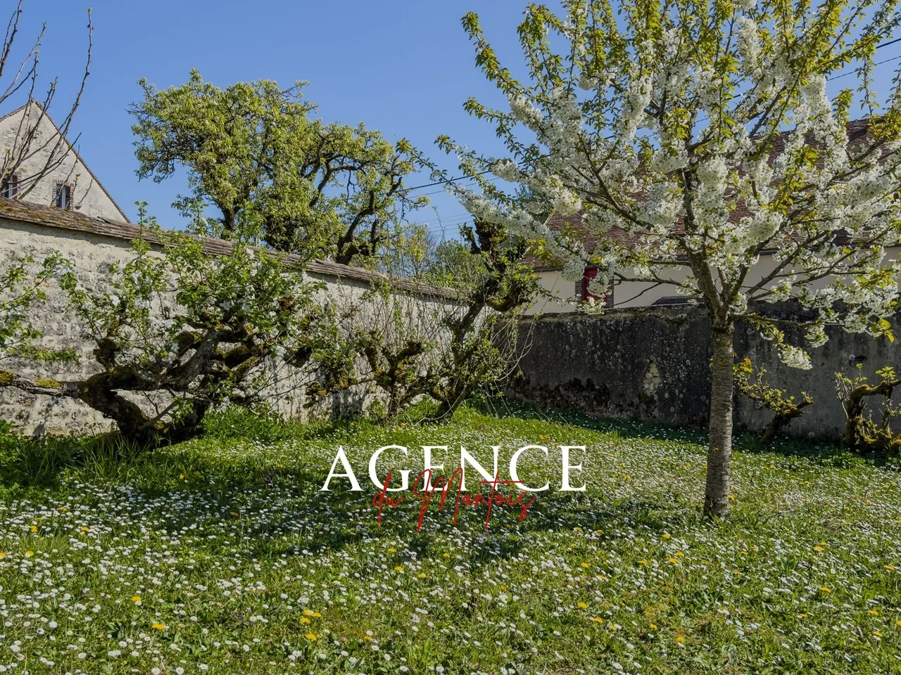 Maison de village à rénover avec dépendances à Donnemarie-Dontilly 