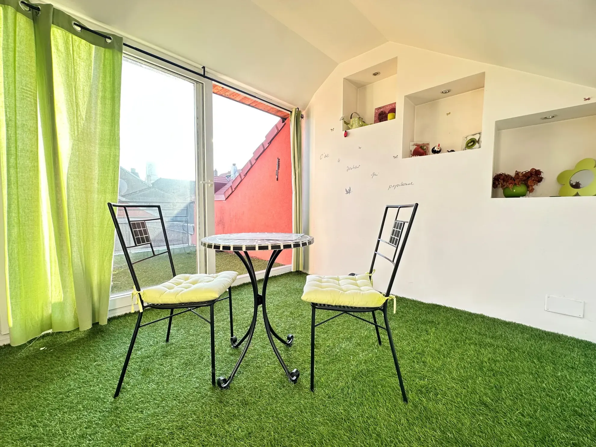Appartement T4 en loft à Belfort avec terrasse et mezzanine, calme et proche commodités