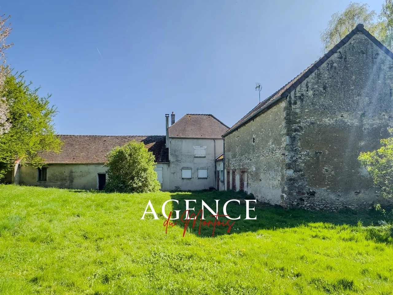 Maison de village à rénover avec dépendances à Donnemarie-Dontilly 