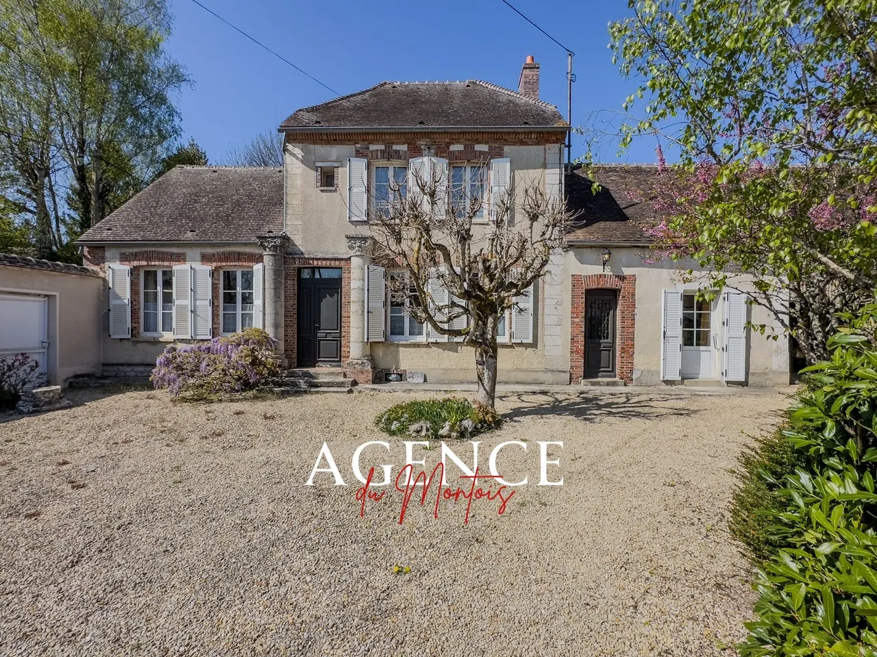 Maison de village à rénover avec dépendances à Donnemarie-Dontilly 