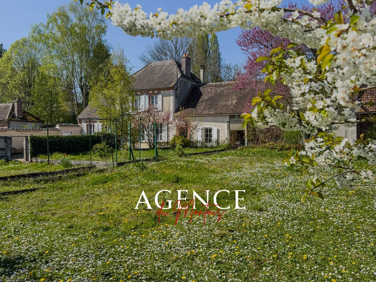 Maison de village à rénover avec dépendances à Donnemarie-Dontilly 