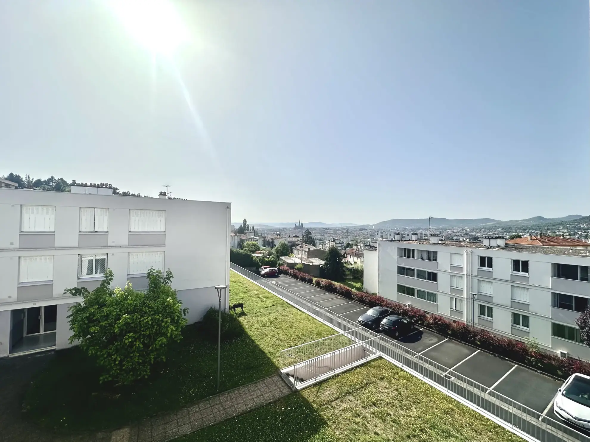 Appartement T2 à Clermont-Ferrand Montjuzet avec parking et vue dégagée