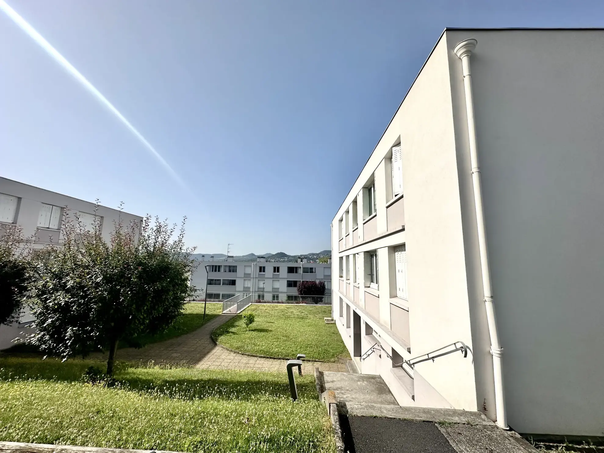 Appartement T2 à Clermont-Ferrand Montjuzet avec parking et vue dégagée 
