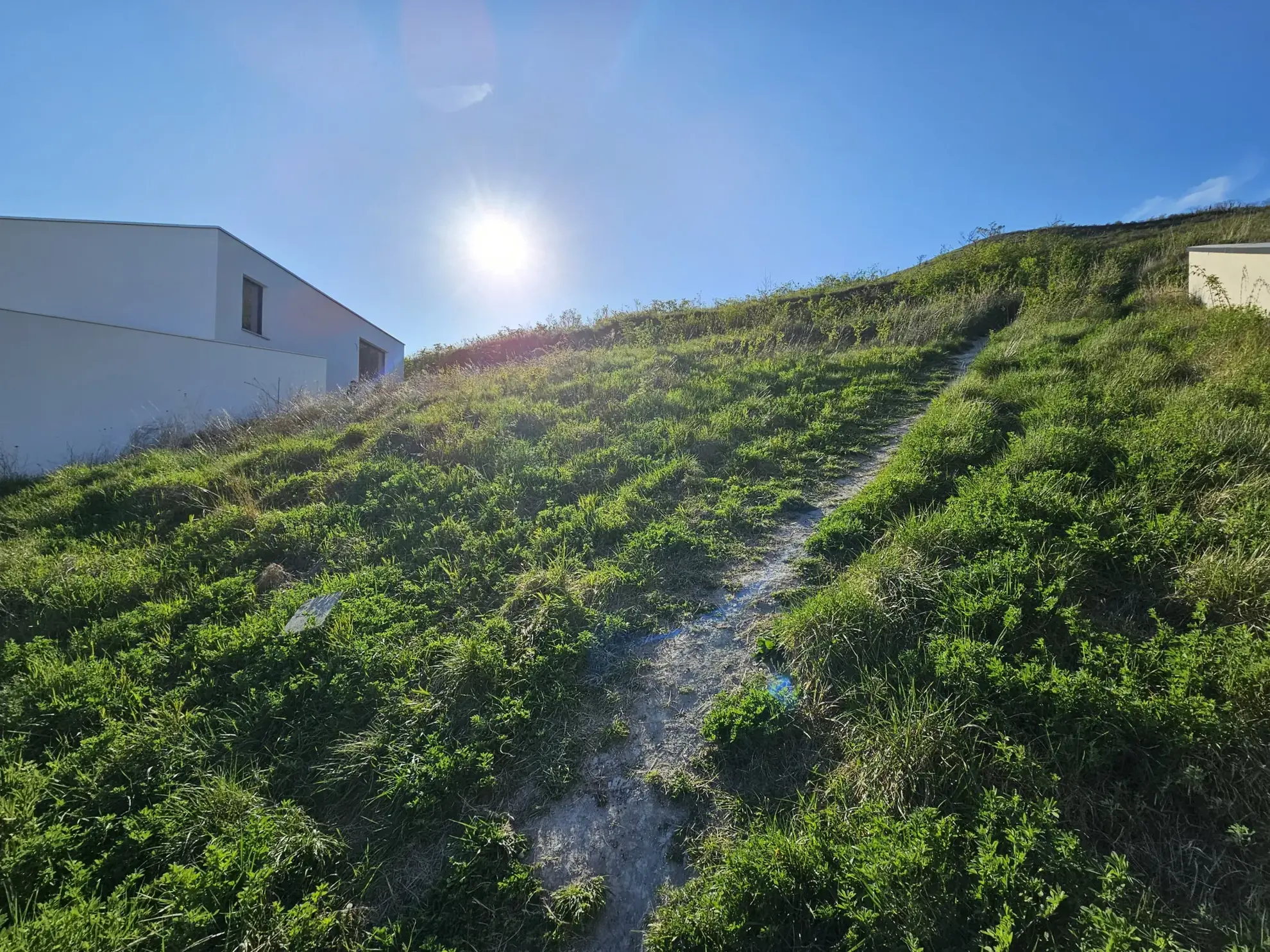 Terrain constructible de 700m² à Clermont-Ferrand avec vue imprenable 