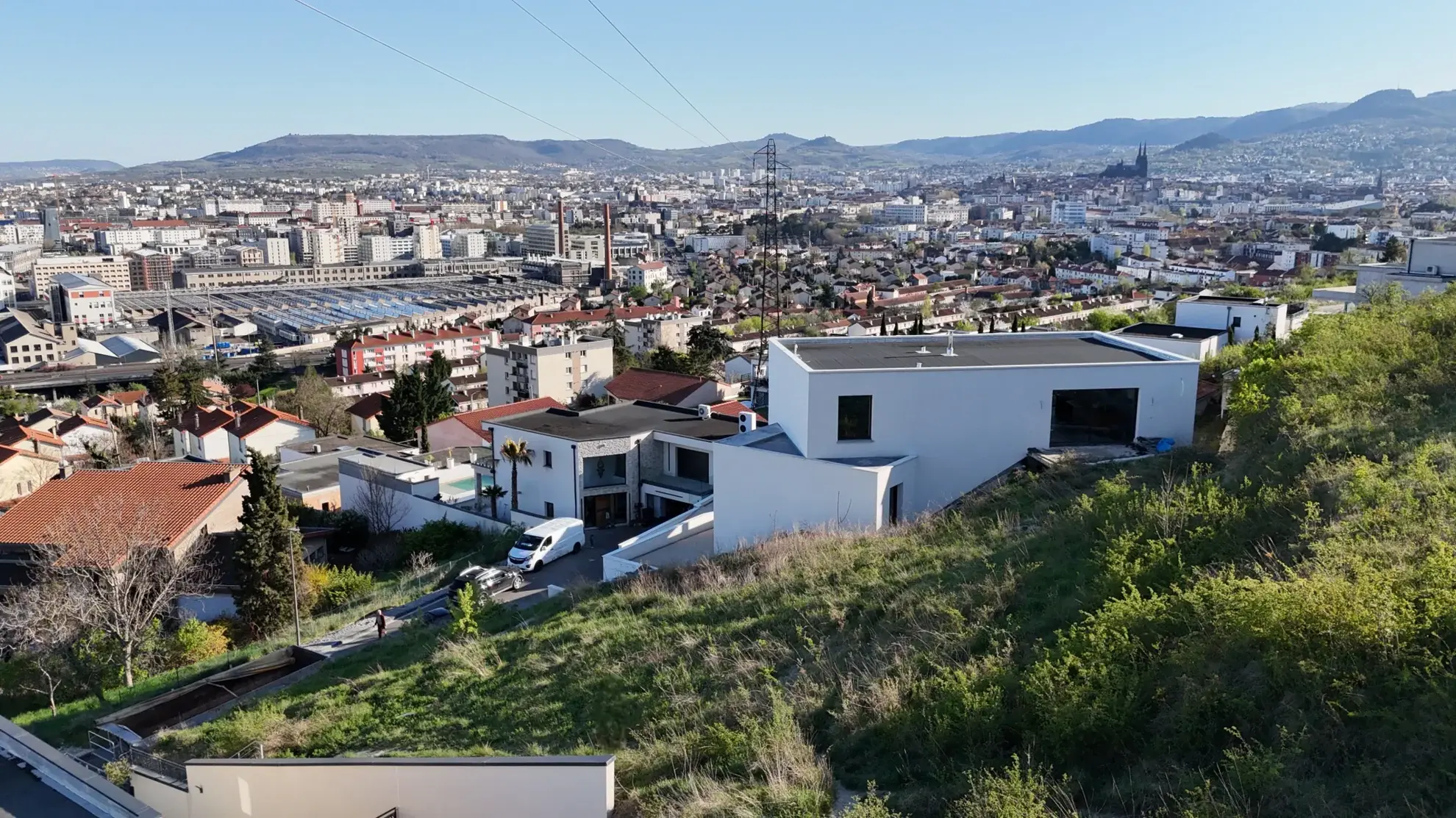 Terrain constructible de 700m² à Clermont-Ferrand avec vue imprenable 